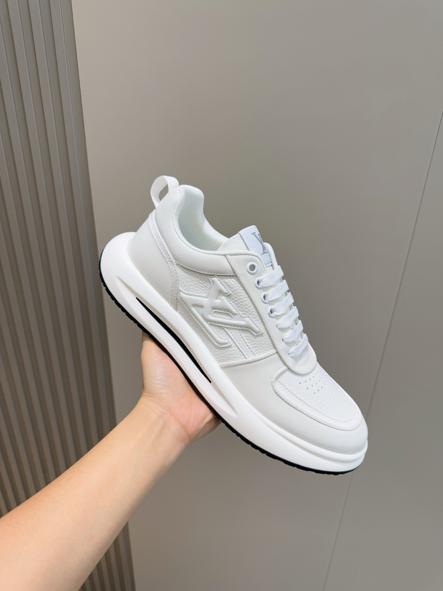 Louis Vuitton Men's Leather Sneakers with Embossed Logo - Stylish & Comfortable 6 i1756050790310 1654 0 4