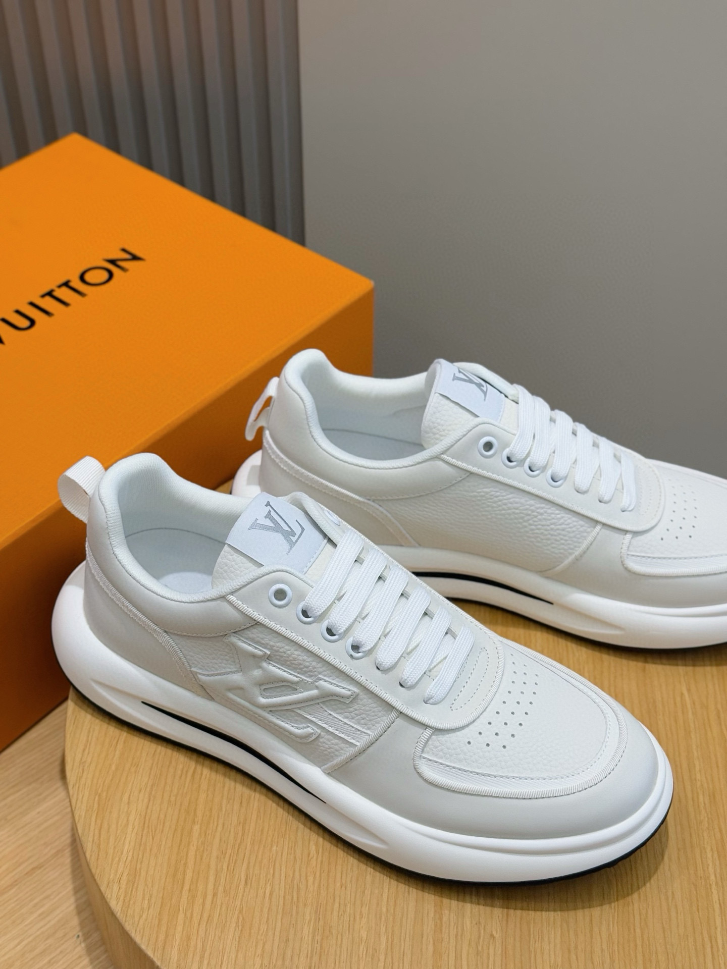 Louis Vuitton Men's Leather Sneakers with Embossed Logo - Stylish & Comfortable 9 i1756050791021 7169 0 7
