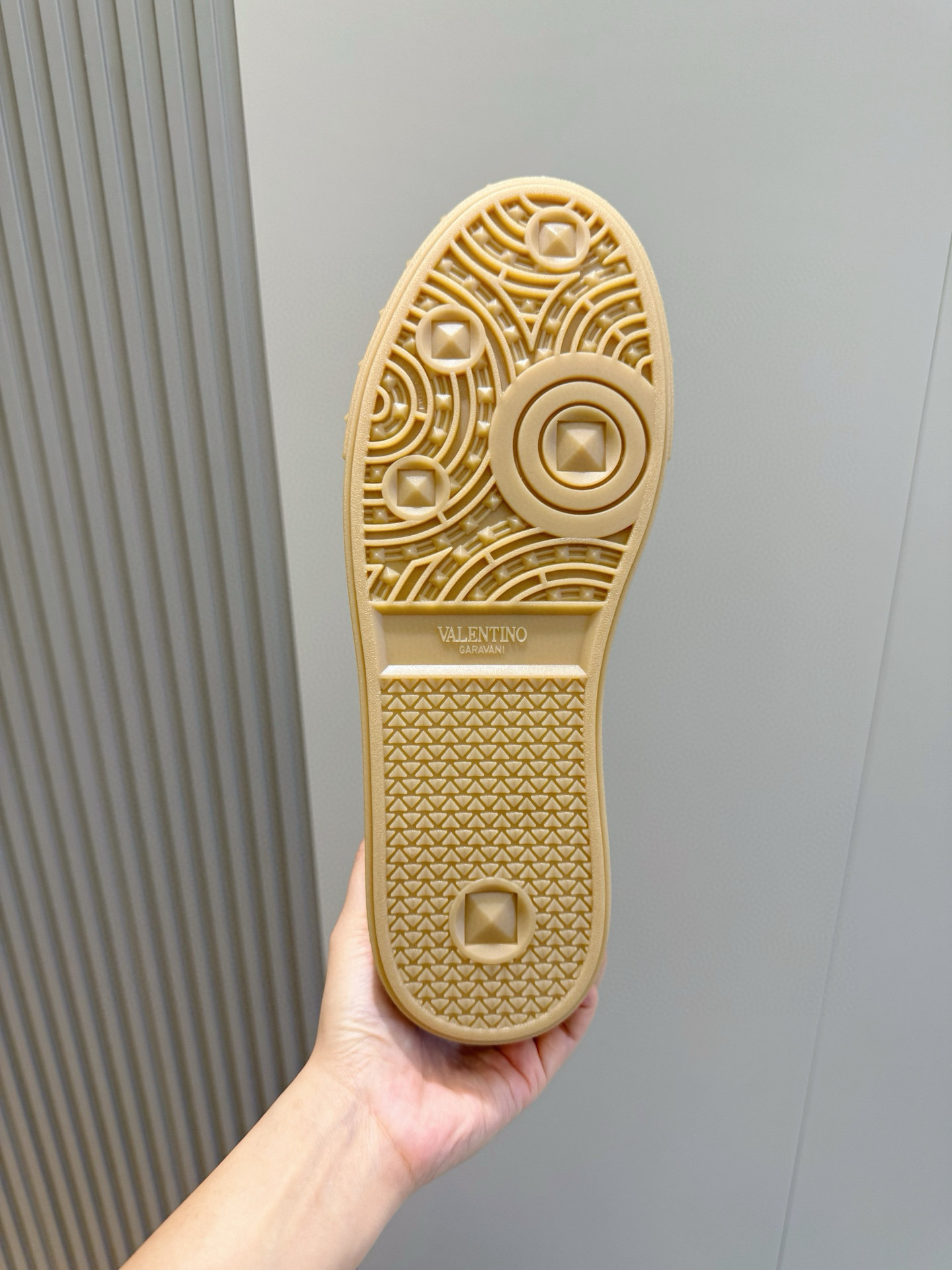 Valentino Garavani Freedots Leather Sneakers - Low Top, Designer Fashion 10 i1760868116341 2911 0 8