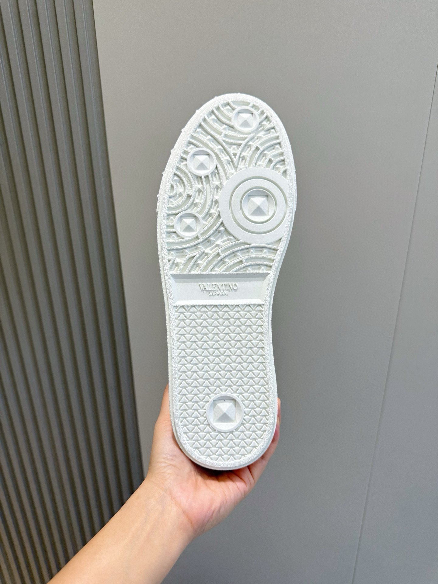 Valentino Garavani Freedots Low-Top Sneakers: Stylish & Comfortable 10 i1760868305358 3501 0 8