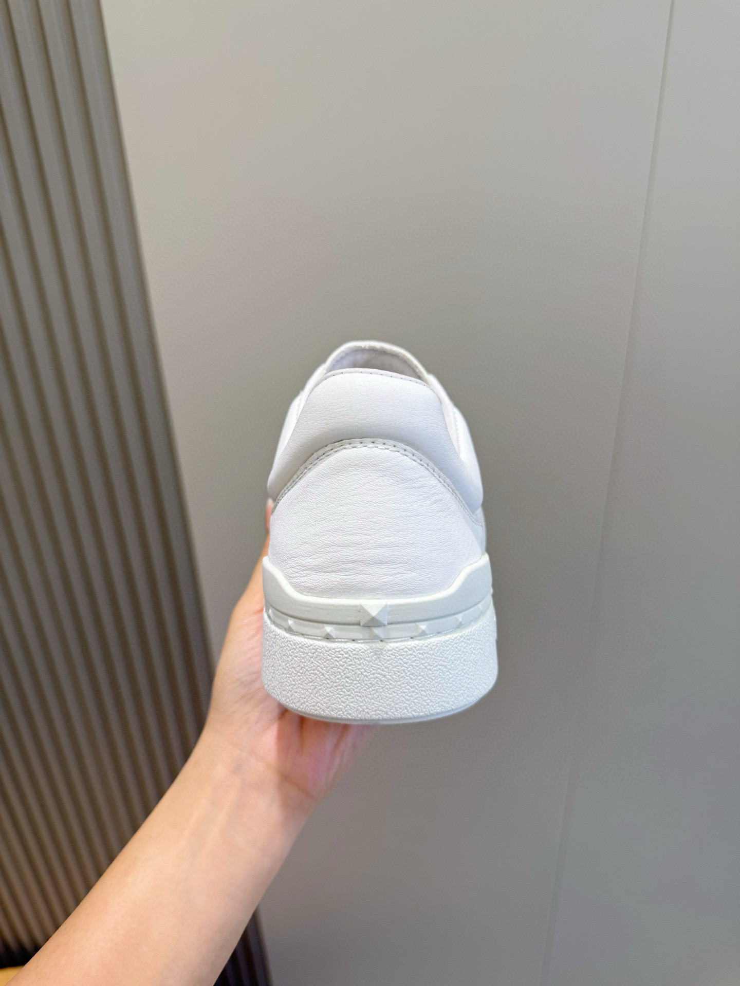 Valentino Garavani Freedots Low-Top Sneakers: Stylish & Comfortable 7 i1760868305358 7162 0 5