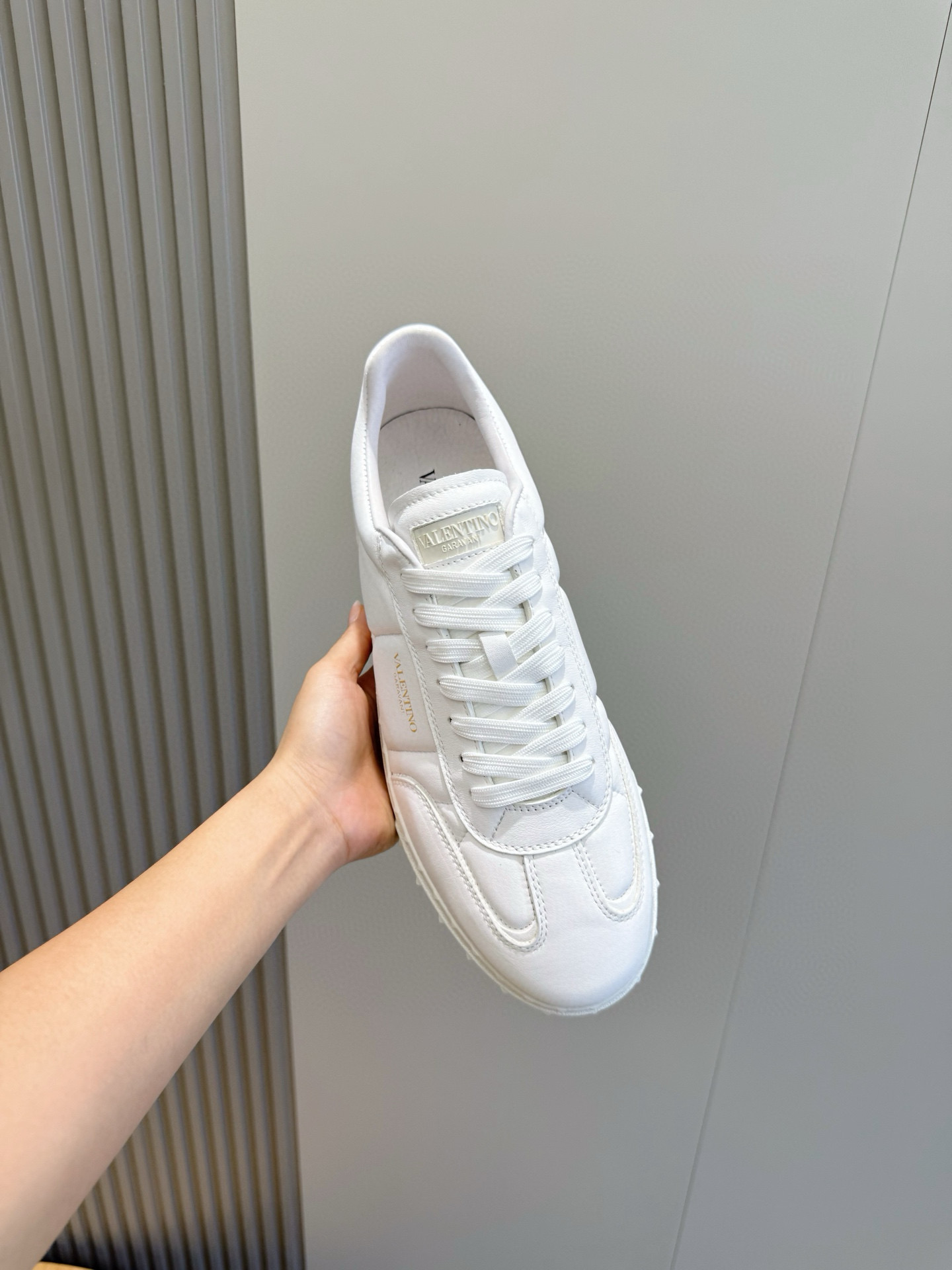 Valentino Garavani Freedots Low-Top Sneakers: Stylish & Comfortable 5 i1760868305358 9853 0 3