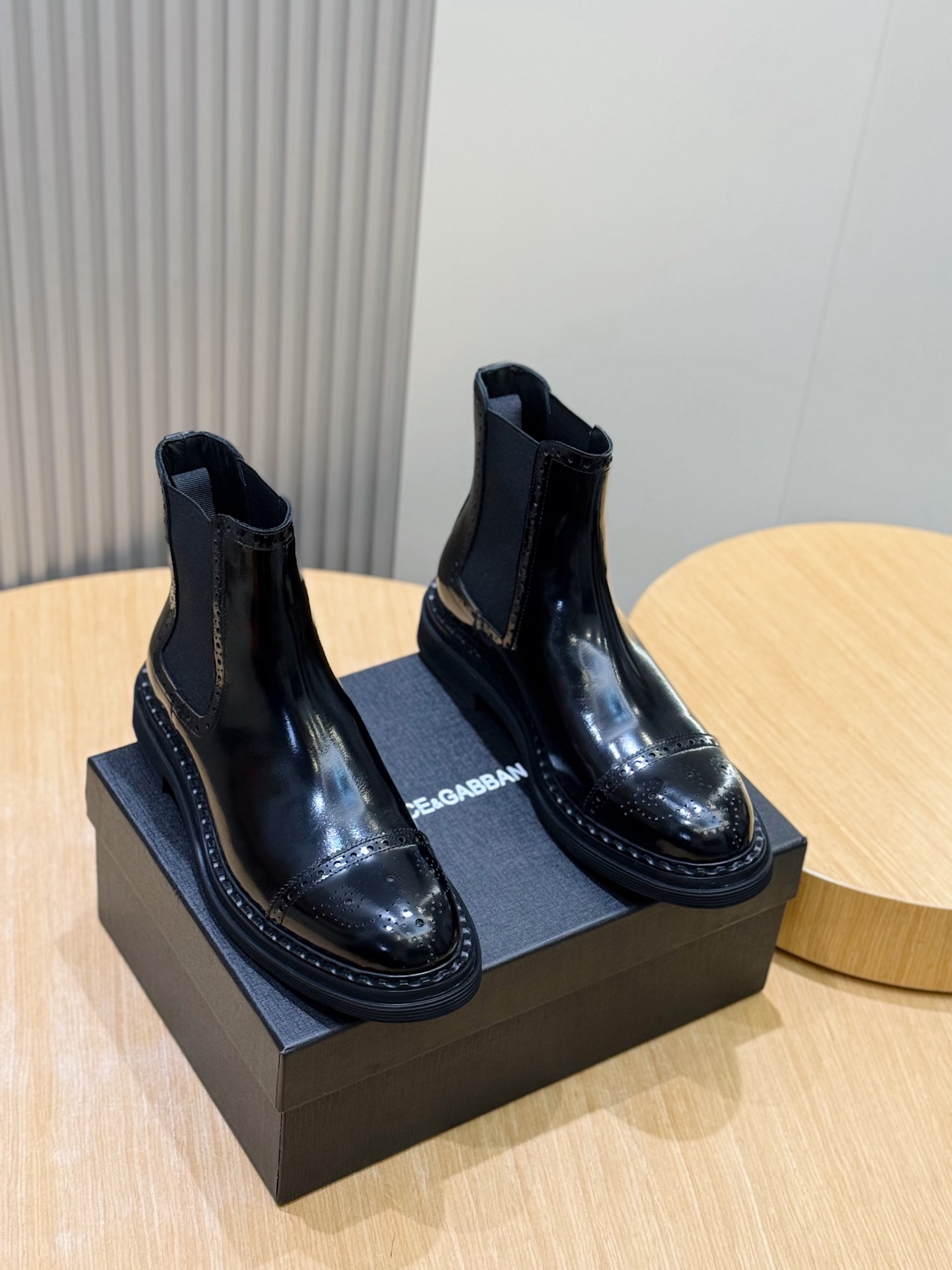 Dolce&Gabbana Leather Chelsea Boots for Men - Modern Style & Comfort