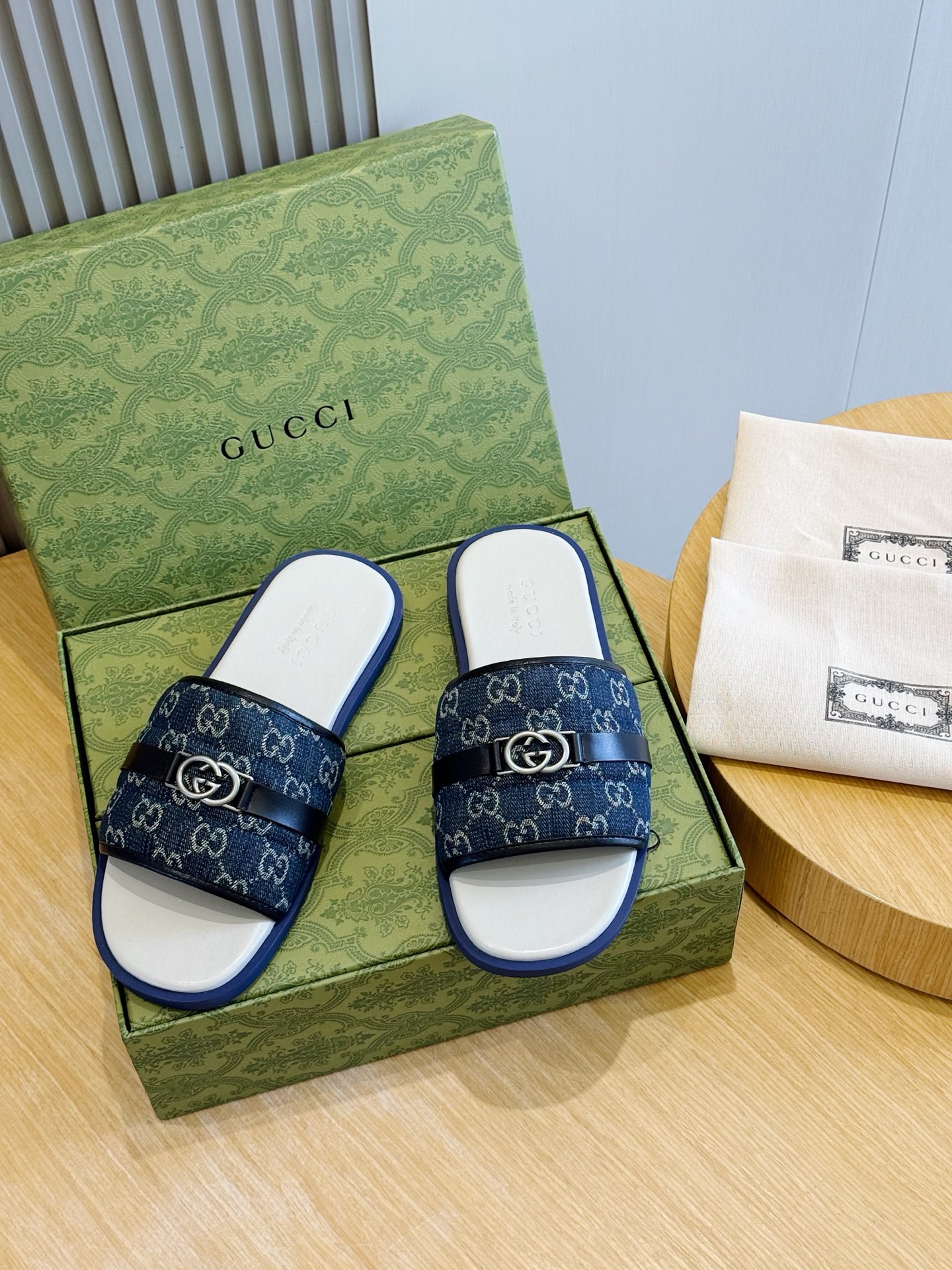 Gucci Style Black Leather Men's Shoes style reference detail image 1 from source 781416