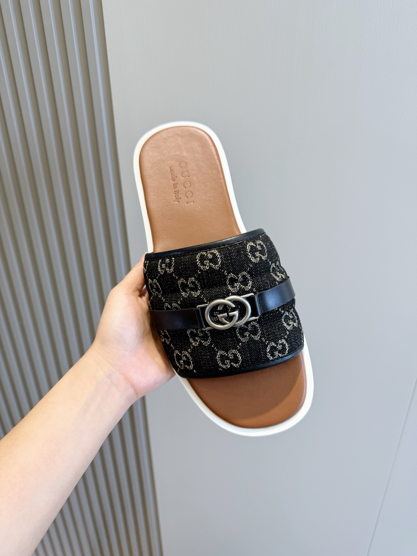 Gucci Style Black Leather Men's Shoes style reference detail image 4 from source 781417