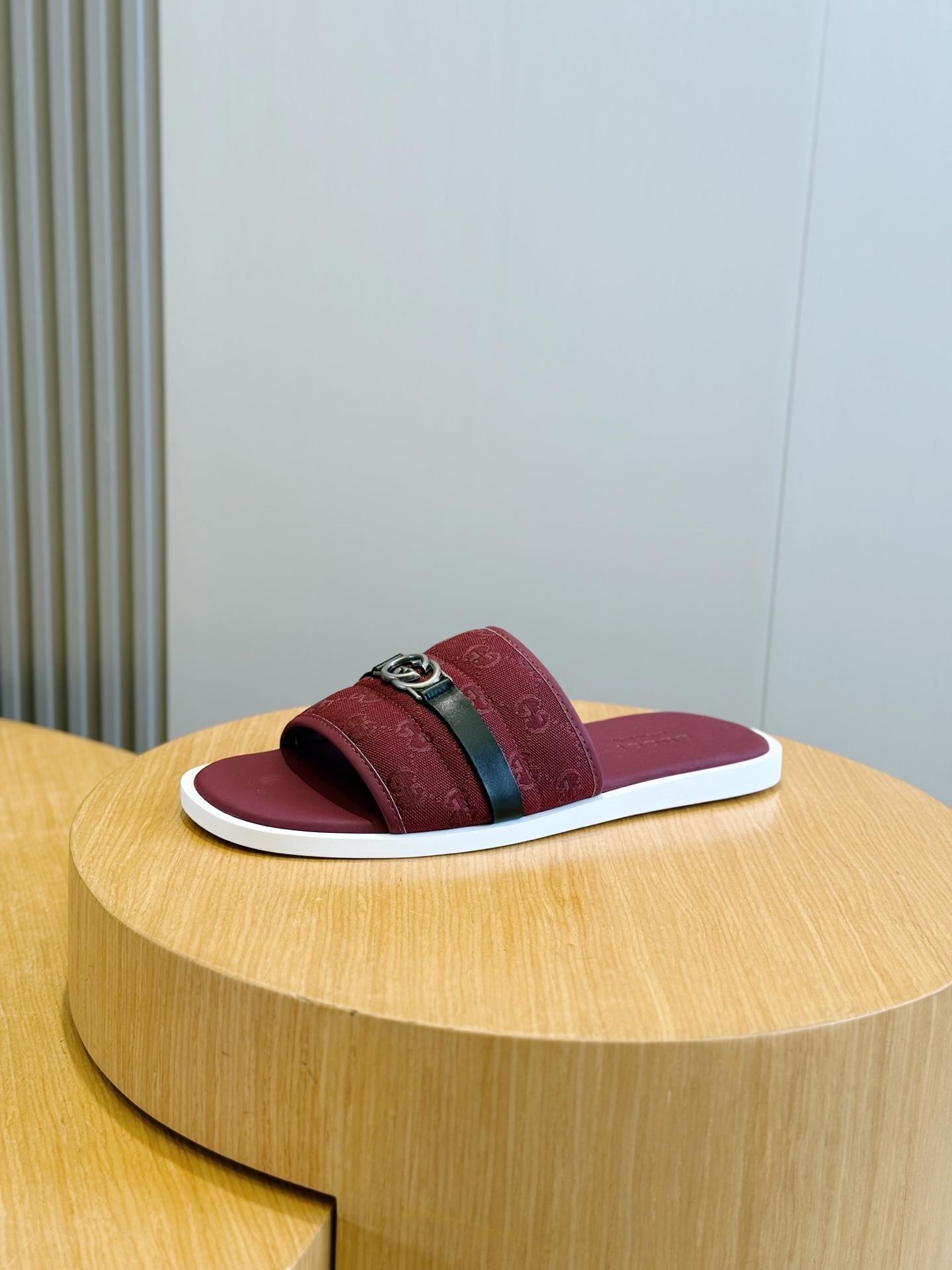 Gucci Style Black Leather Men's Shoes style reference detail image 2 from source 781418