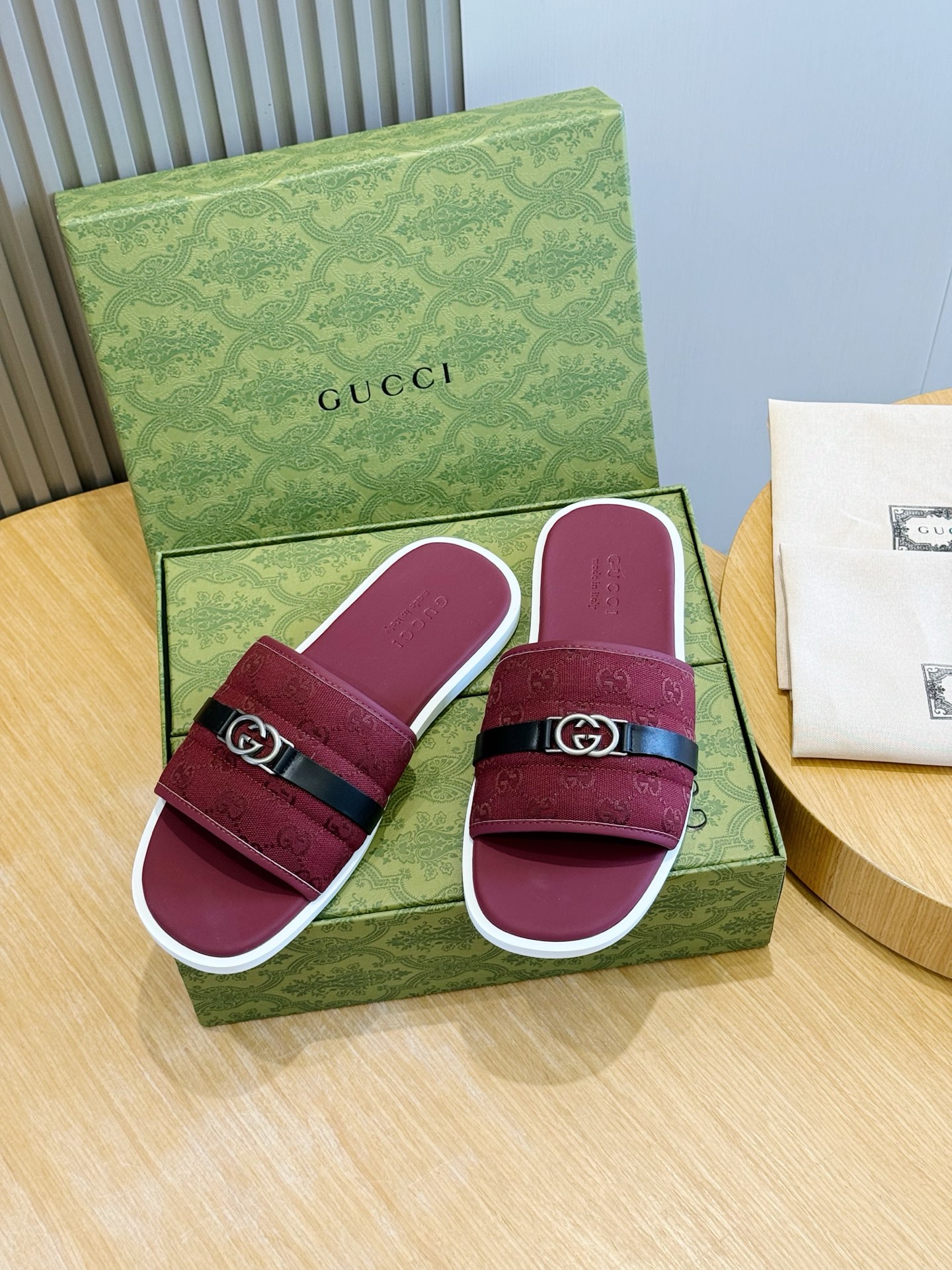 Gucci Style Black Leather Men's Shoes style reference detail image 1 from source 781418