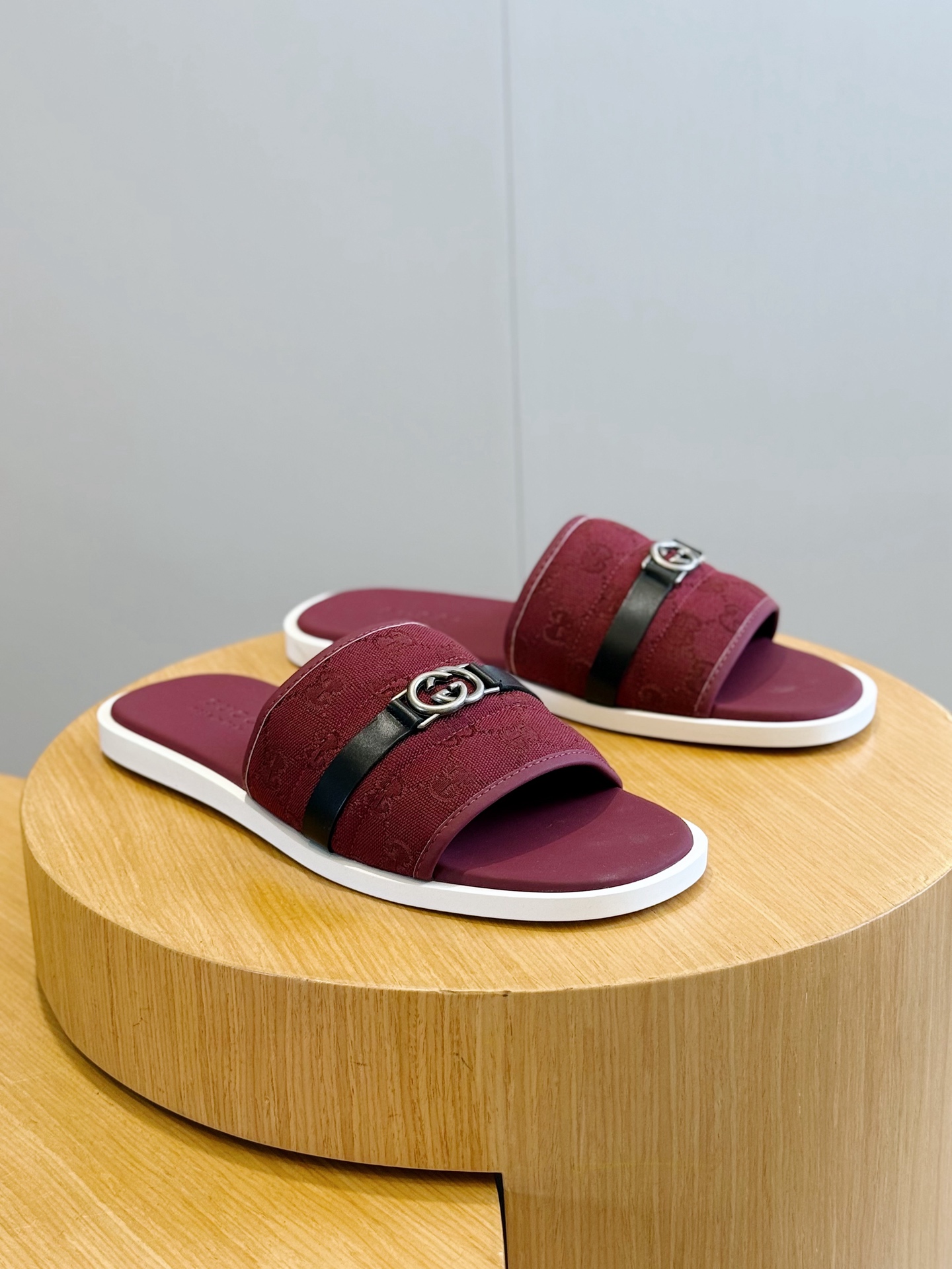Gucci Style Black Leather Men's Shoes style reference detail image 3 from source 781418
