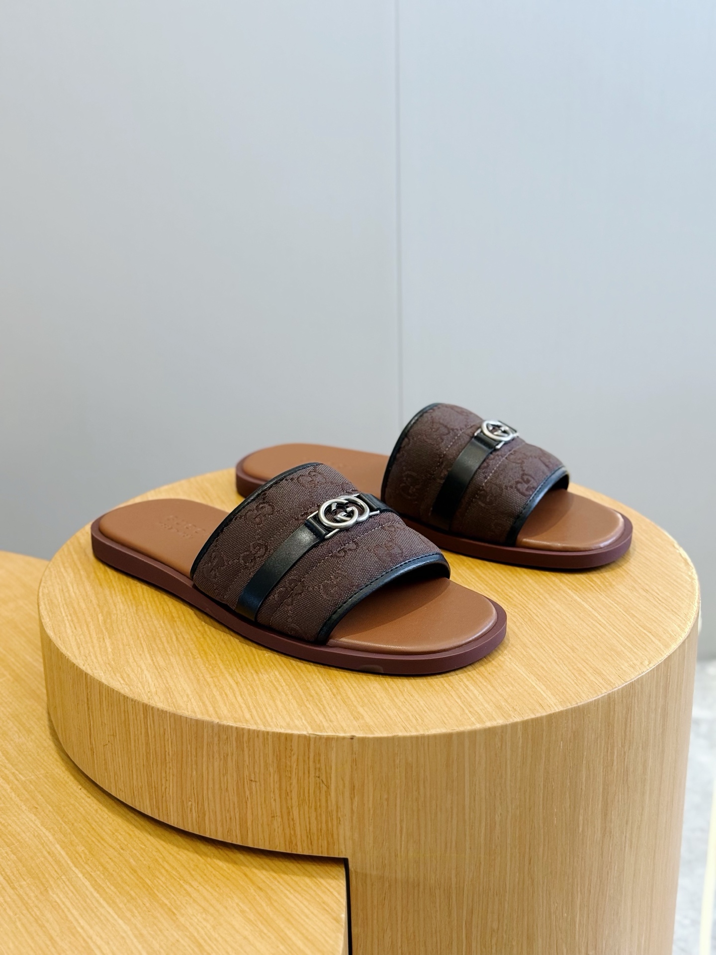 Gucci Style Black Leather Men's Shoes style reference detail image 3 from source 781419