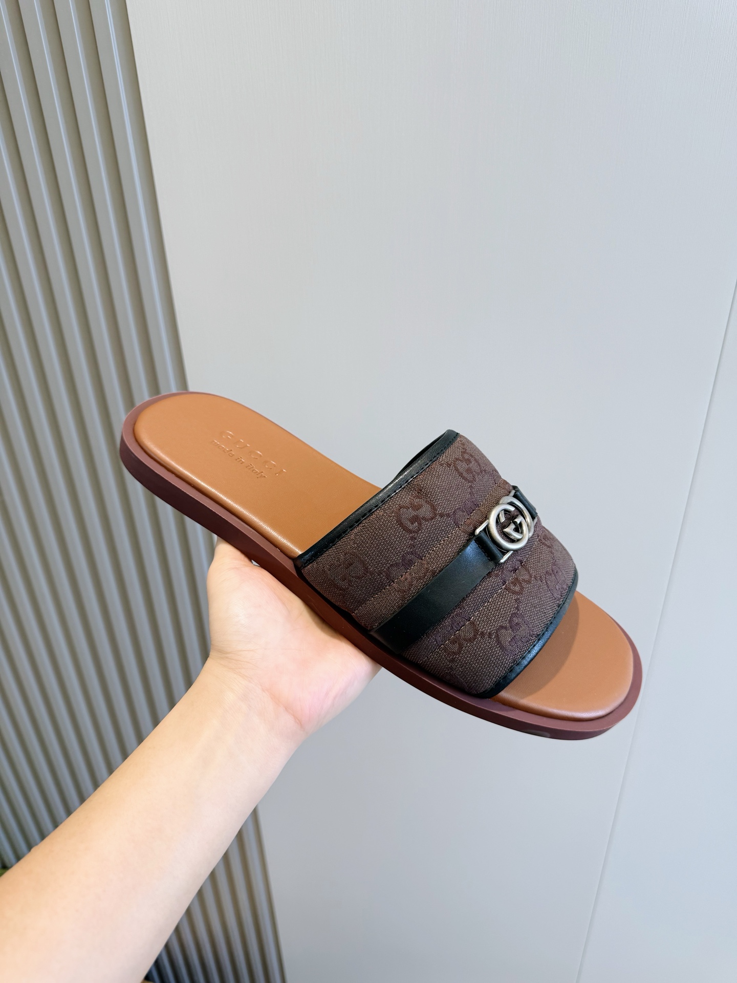 Gucci Style Black Leather Men's Shoes style reference detail image 5 from source 781419