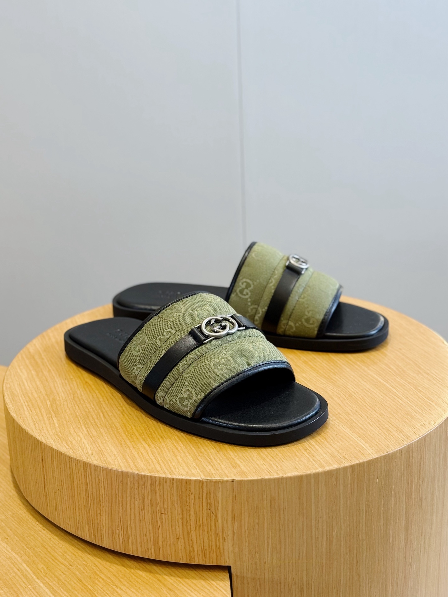 Gucci Style Black Leather Men's Shoes style reference detail image 3 from source 781420