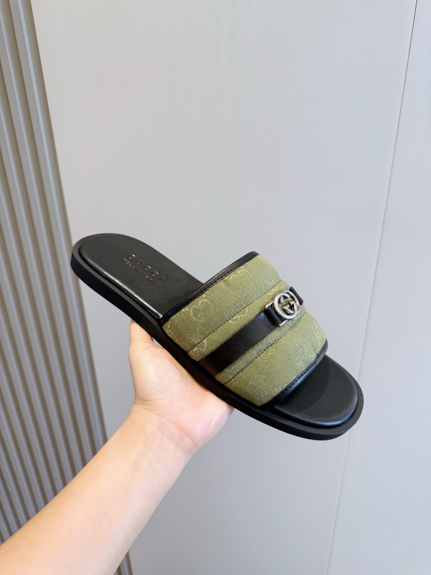 Gucci Style Black Leather Men's Shoes style reference detail image 5 from source 781420