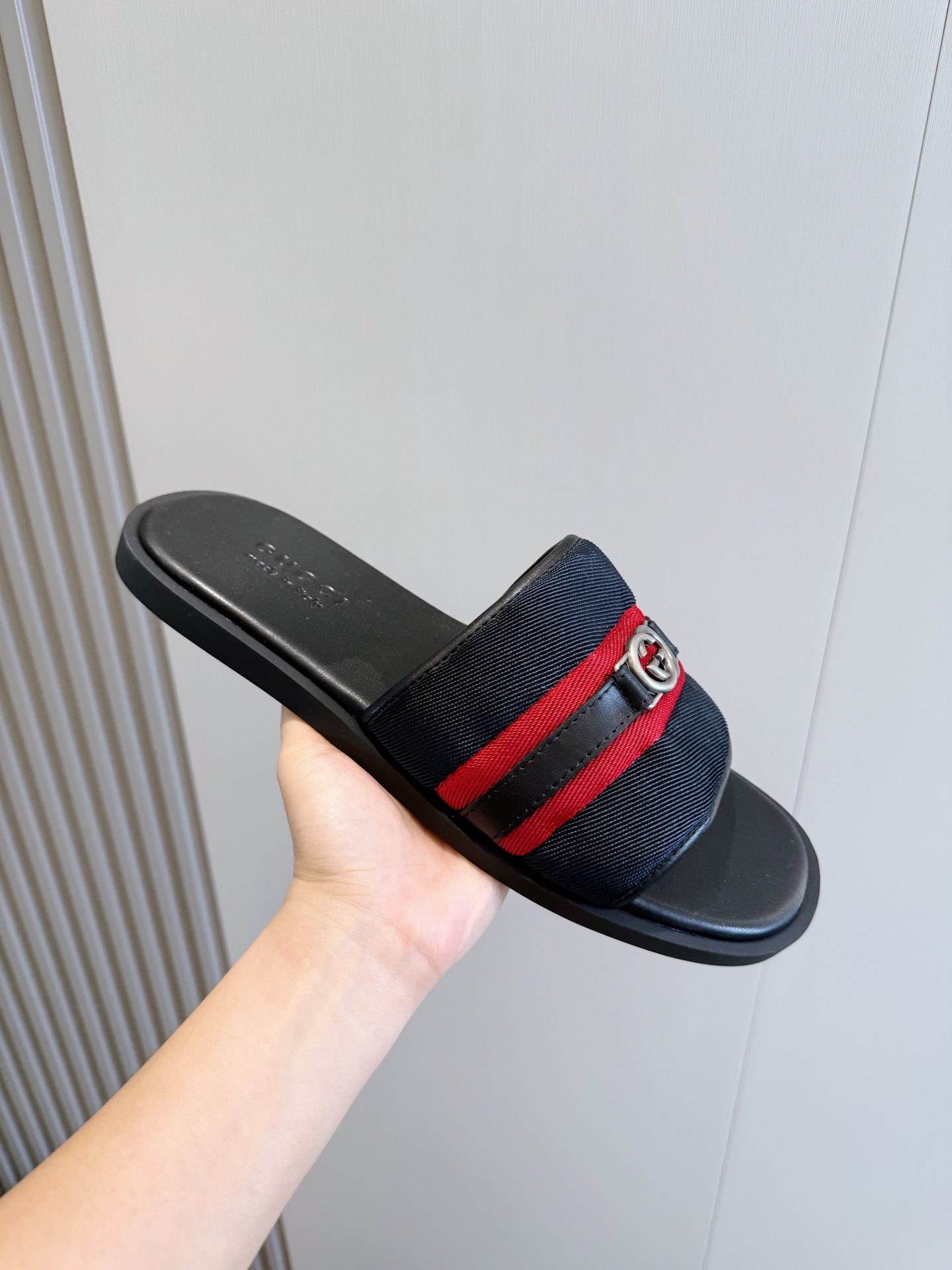 Gucci Style Black Leather Men's Shoes style reference detail image 5 from source 781424