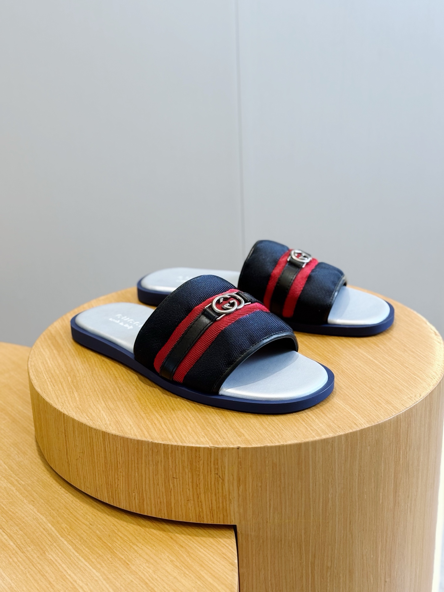 Gucci Style Black Leather Men's Shoes style reference detail image 3 from source 781425