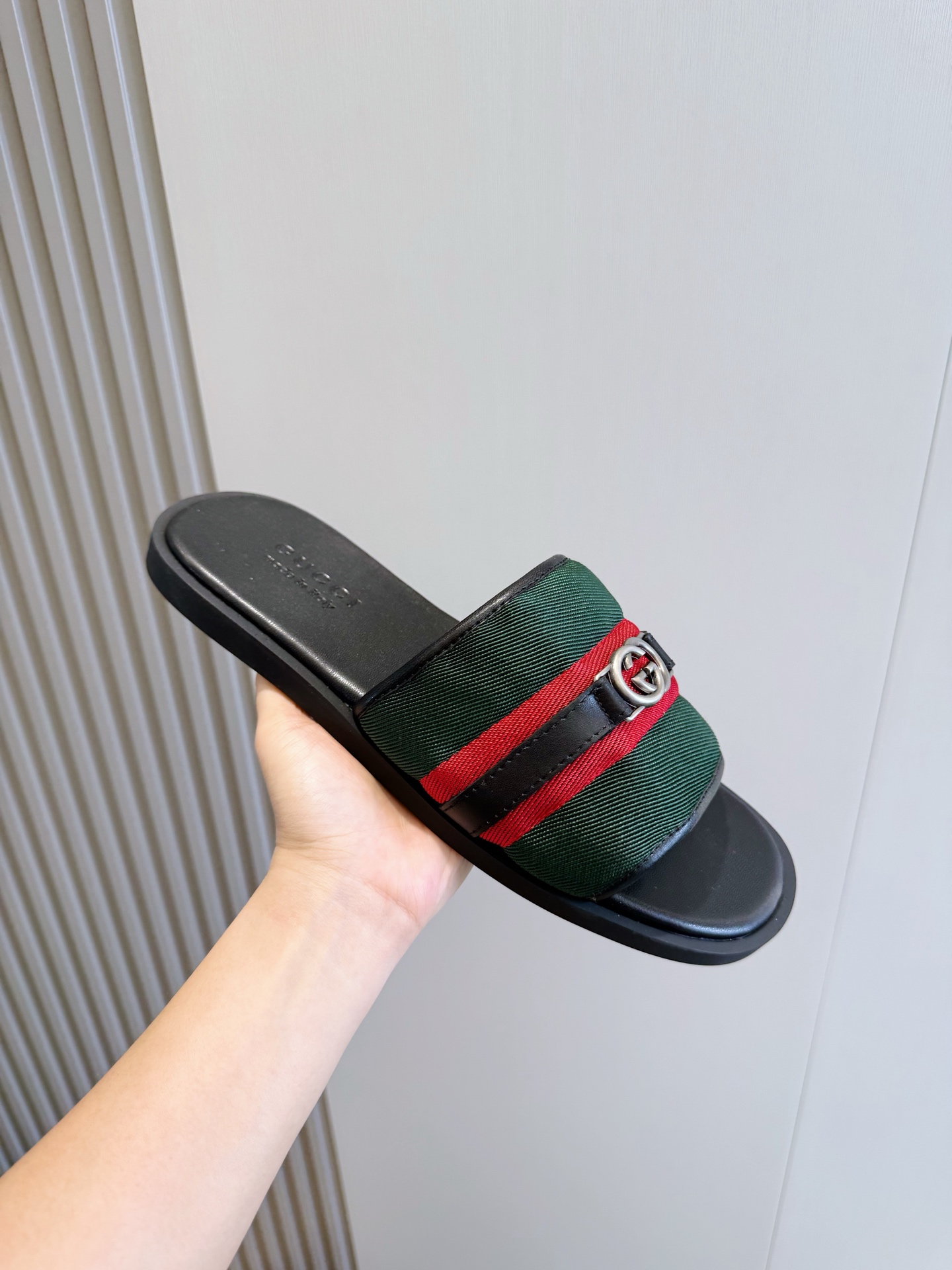 Gucci Style Black Leather Men's Shoes style reference detail image 5 from source 781427