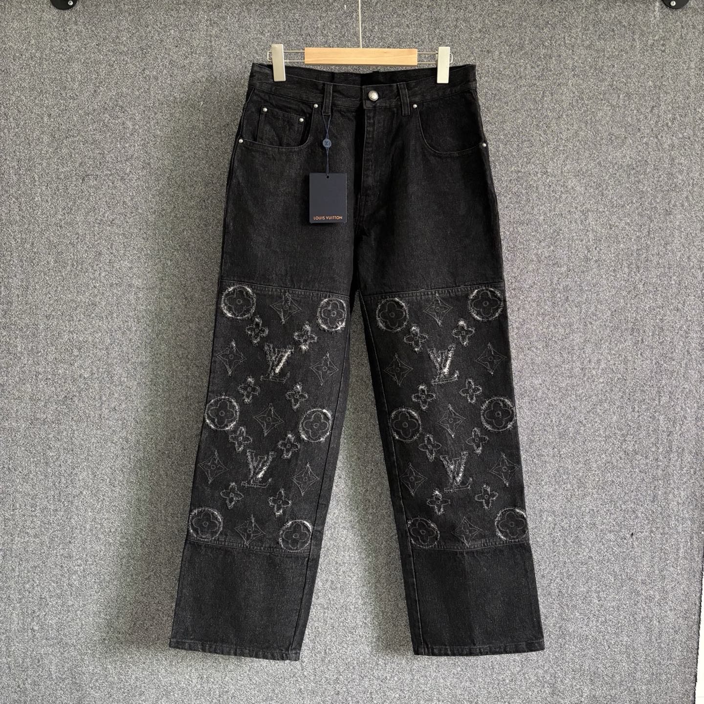 P245. 1V 2026SS Nuevo estilo para principios de primavera. Pantalón casual denim lavado. Patrón con efecto monograma re…