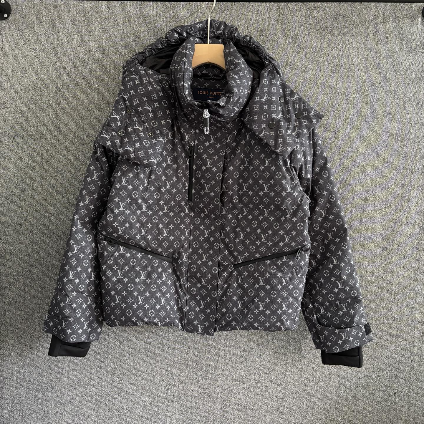 P655. 1V 2025 FW nueva chaqueta de esquí de manga larga con capucha de alta calidad para otoño e invierno y relleno de …