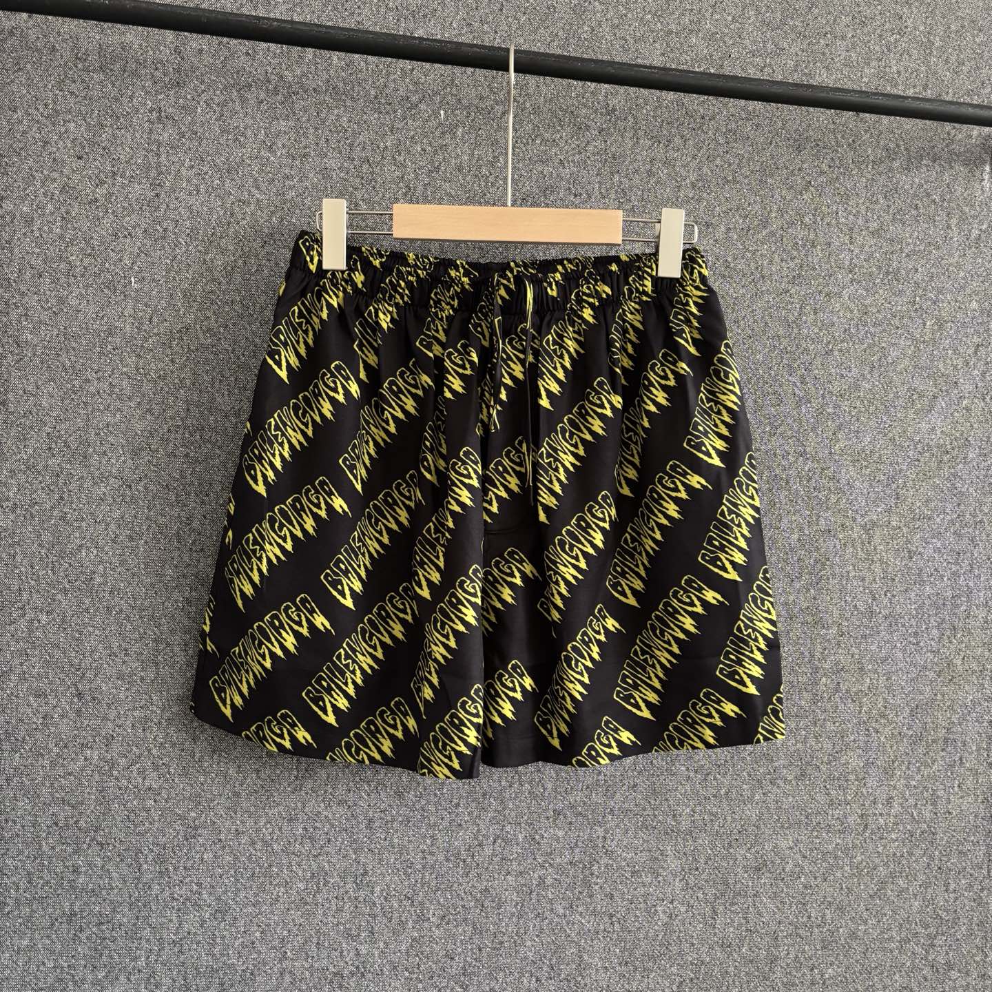 P155 balen*iaga 2026SS primavera-verano nuevos estilos, pantalones cortos casuales estampados de colores, tejido mezcla…