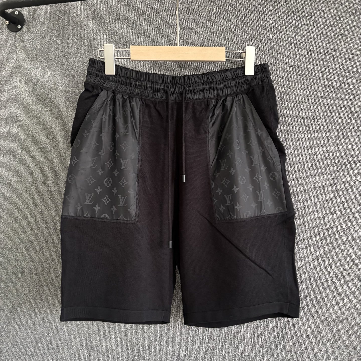 P175 1V 2026 FW Nuevos pantalones cortos de punto casual para principios de otoño, tela de punto negra personalizada, b…