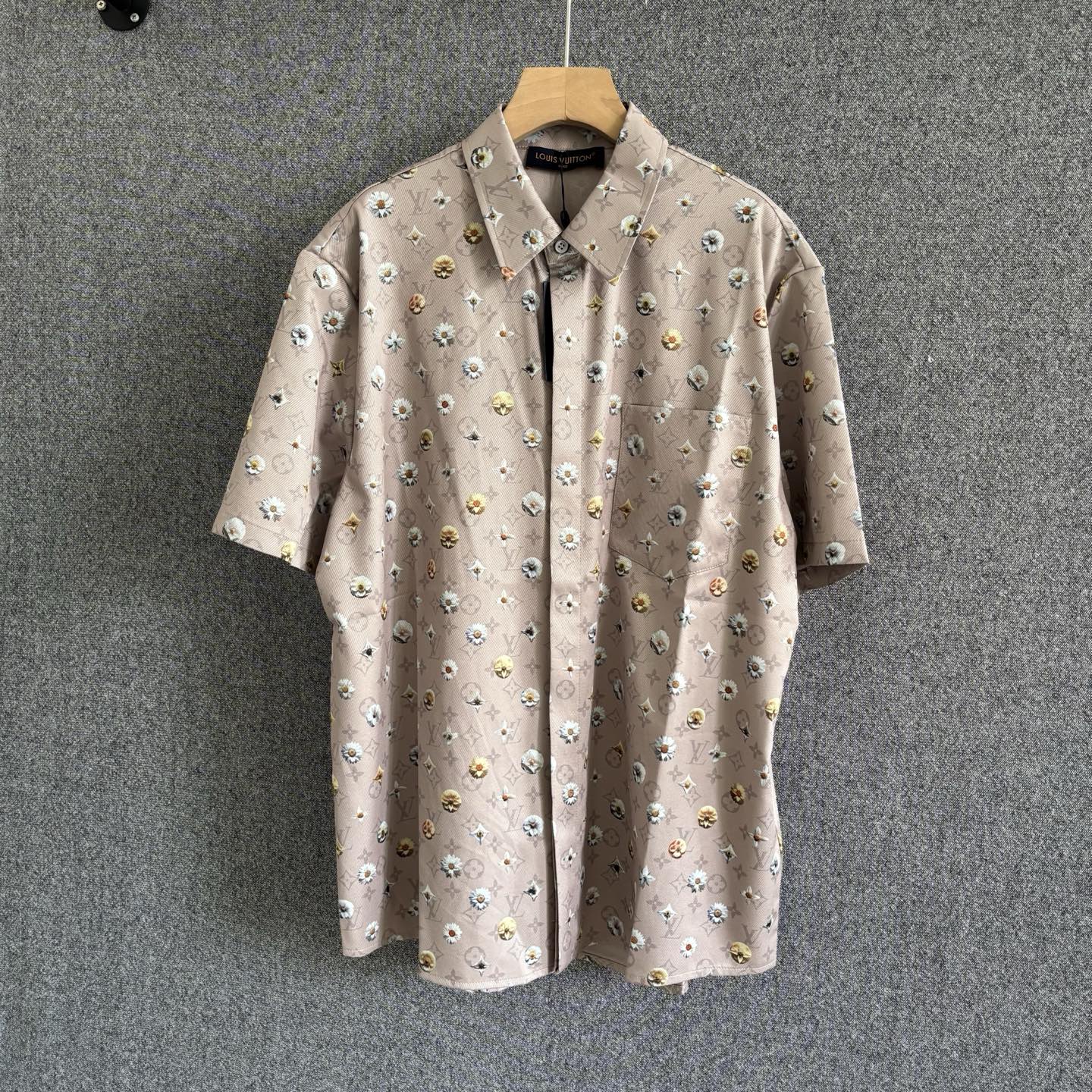 P175 1V 2026SS Nueva camisa casual de manga corta de seda estampada para primavera/verano, con el patrón Blooming Monog…