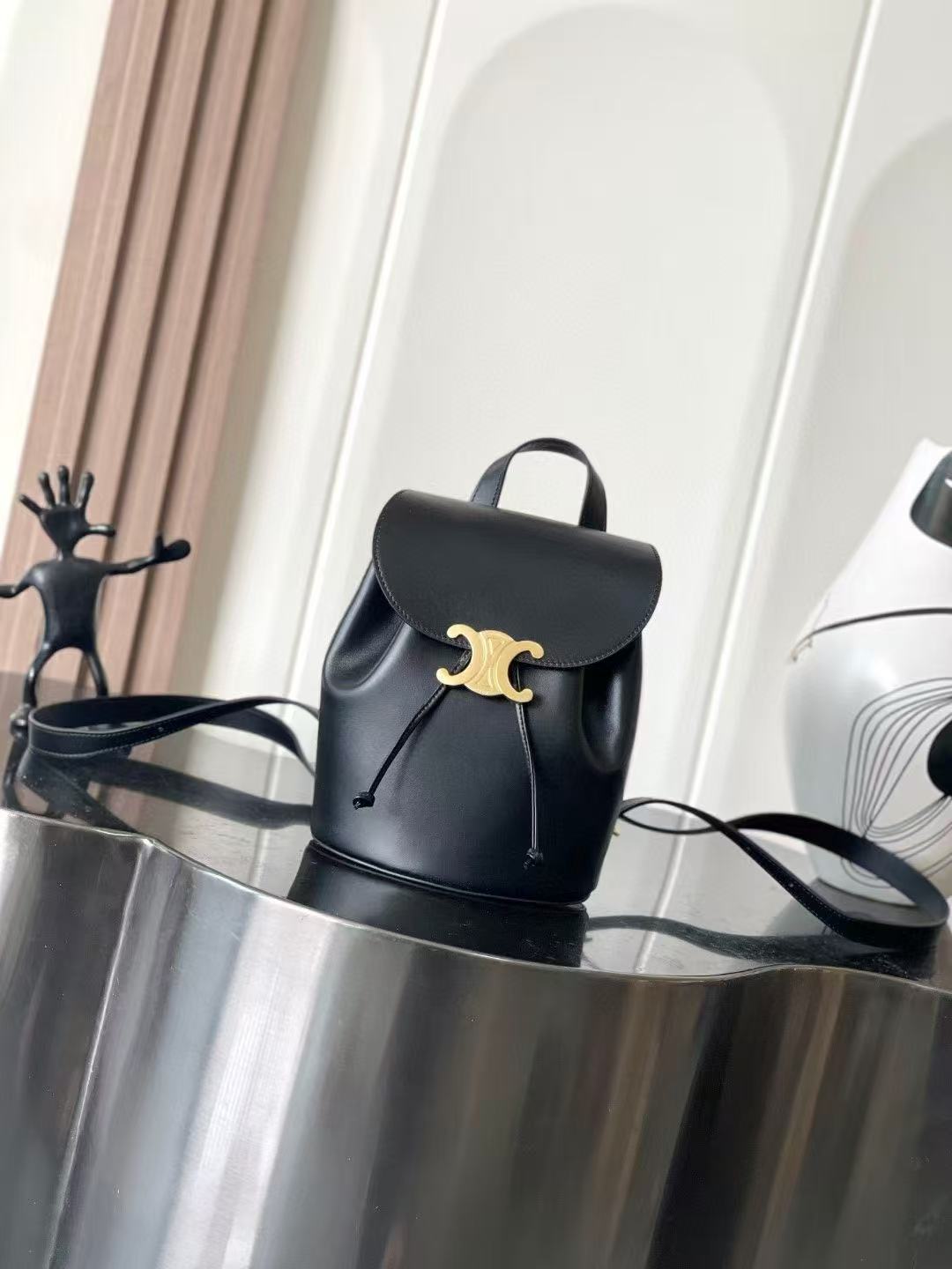 Celine 25 new products are launched for the first time at the matching counterHurry and get in