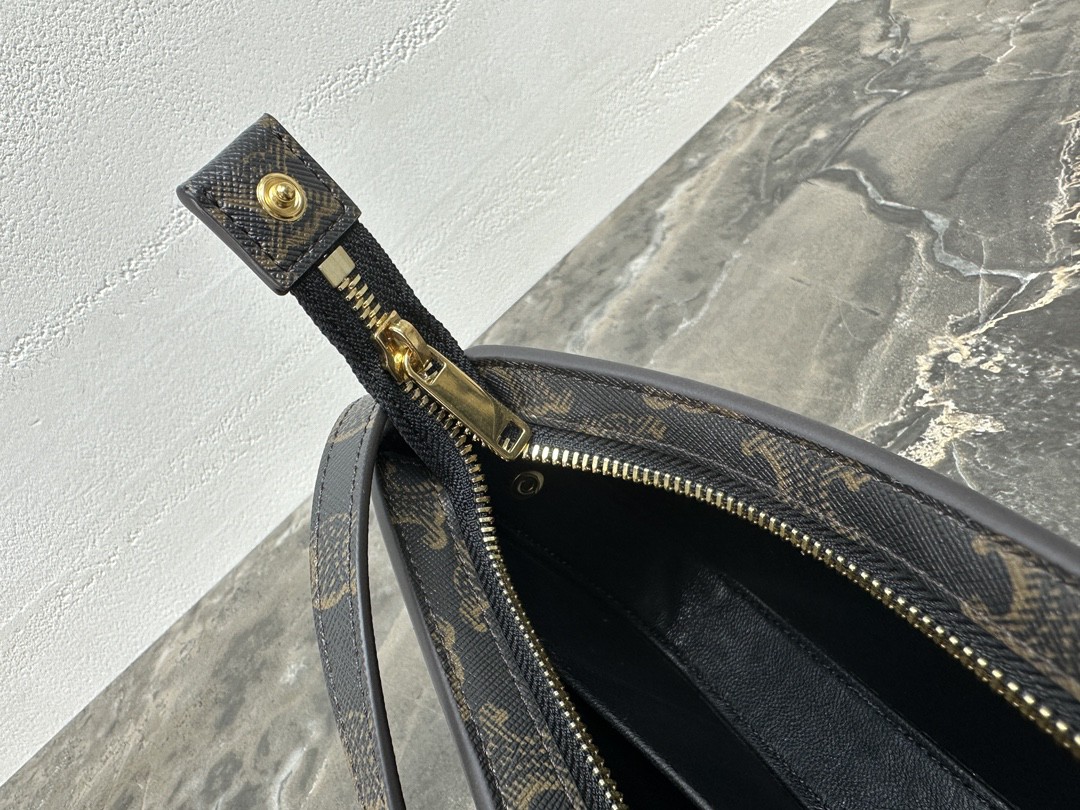 Celine 凯旋门系列Tina 小logo腋下包