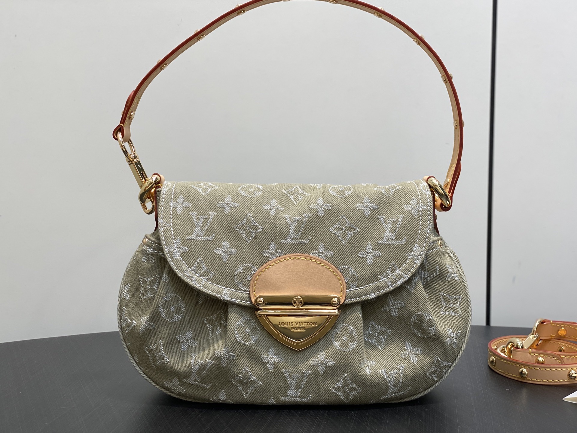 Shoulder Bag DZ58 10195