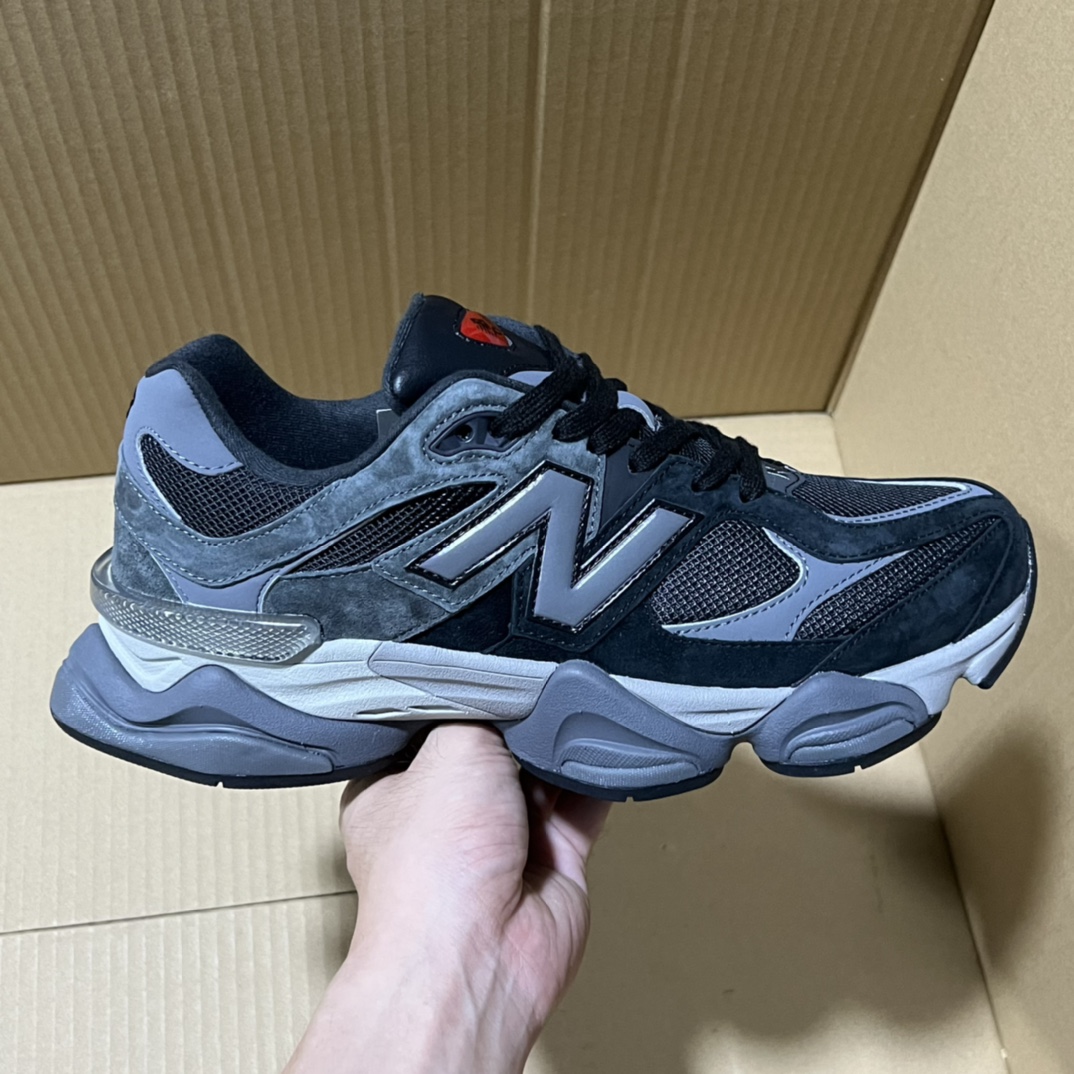 双十二福利开启！ 绿X版NB9060特价系列！ 尺码36-46，稳定输出！ 真正的纯原品质！卖过的都知道原来什么价格！品质 细节 做工也是无可挑剔！绝对的好货福利！ 编码AB325869