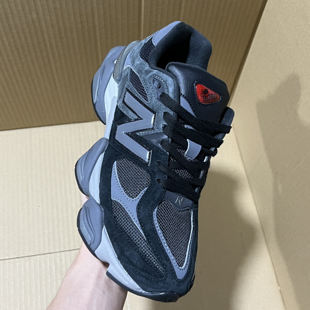 双十二福利开启！ 绿X版NB9060特价系列！ 尺码36-46，稳定输出！ 真正的纯原品质！卖过的都知道原来什么价格！品质 细节 做工也是无可挑剔！绝对的好货福利！ 编码AB325869