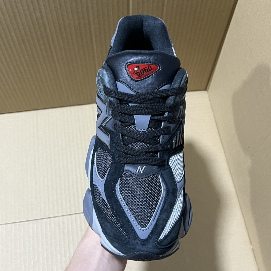 双十二福利开启！ 绿X版NB9060特价系列！ 尺码36-46，稳定输出！ 真正的纯原品质！卖过的都知道原来什么价格！品质 细节 做工也是无可挑剔！绝对的好货福利！ 编码AB325869