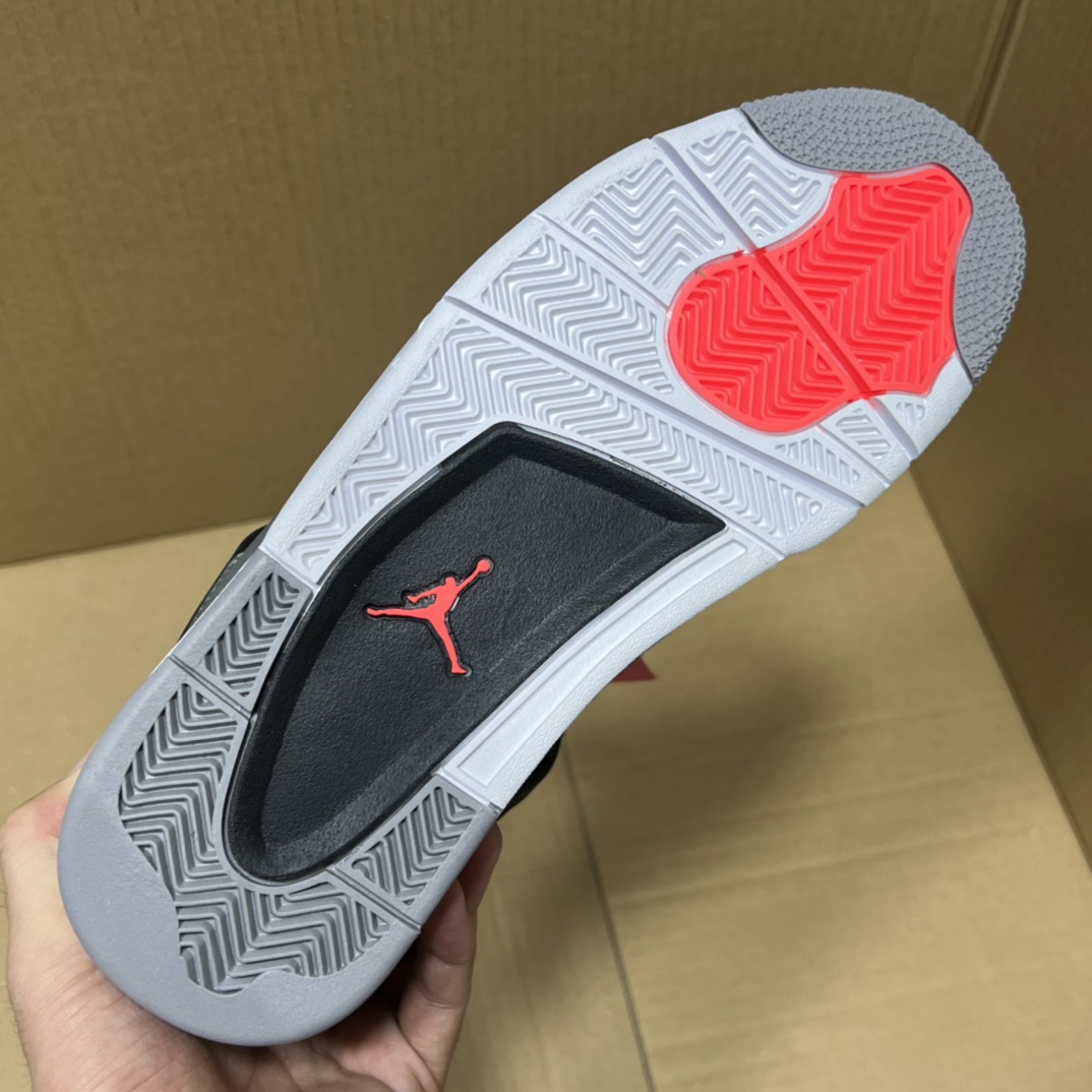 特价💰180
  双十二活动冲刺！
小绿X版本aj4系列部分配色特价！
尺码36-47.5，稳定输出！
大厂出品 品质保证！细节做的相当到位！行业性价比天花板产品！卖过都知道，转图必卖！