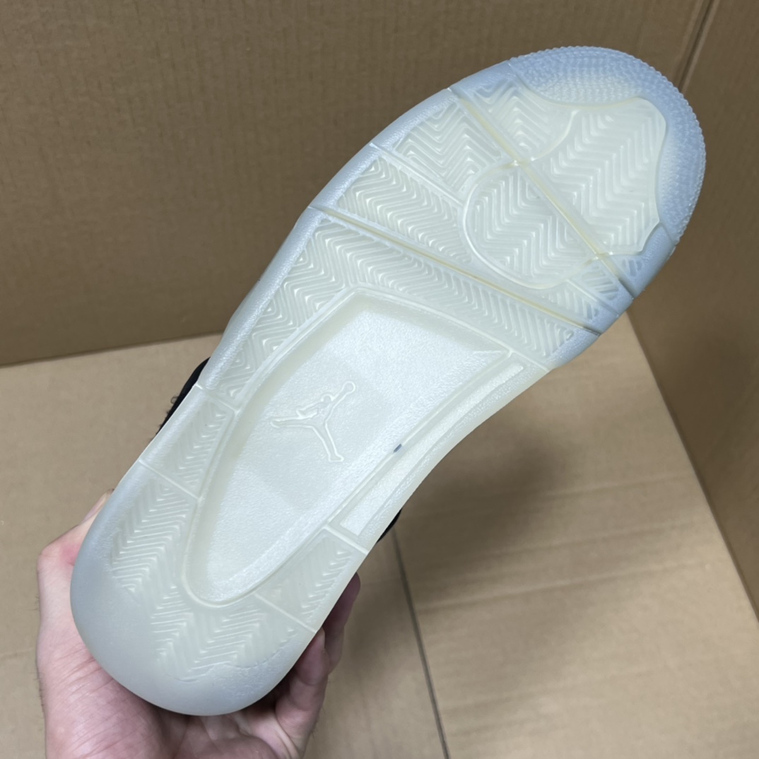 特价💰180
  双十二活动冲刺！
小绿X版本aj4系列部分配色特价！
尺码36-47.5，稳定输出！
大厂出品 品质保证！细节做的相当到位！行业性价比天花板产品！卖过都知道，转图必卖！