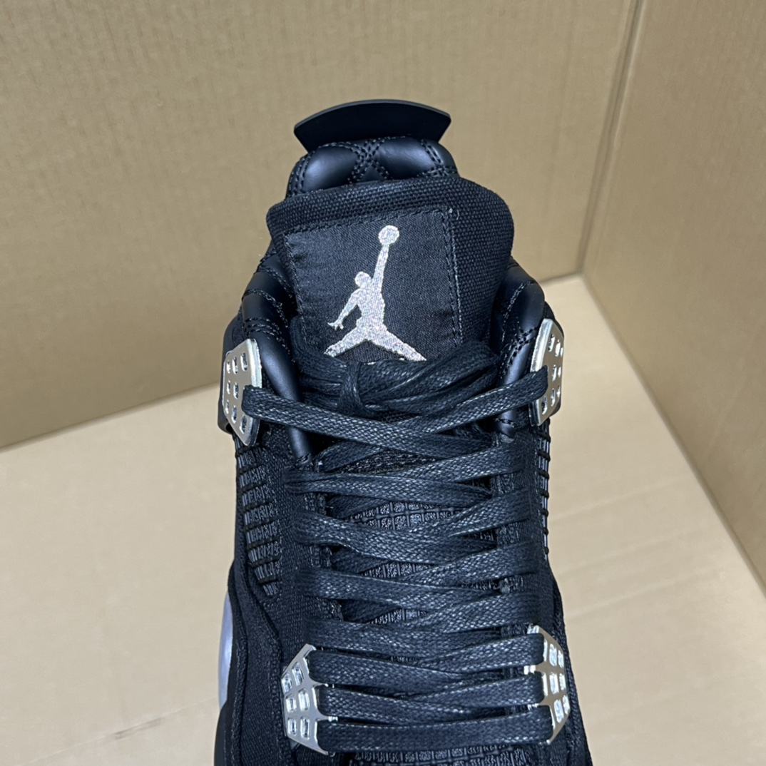 特价💰180
  双十二活动冲刺！
小绿X版本aj4系列部分配色特价！
尺码36-47.5，稳定输出！
大厂出品 品质保证！细节做的相当到位！行业性价比天花板产品！卖过都知道，转图必卖！