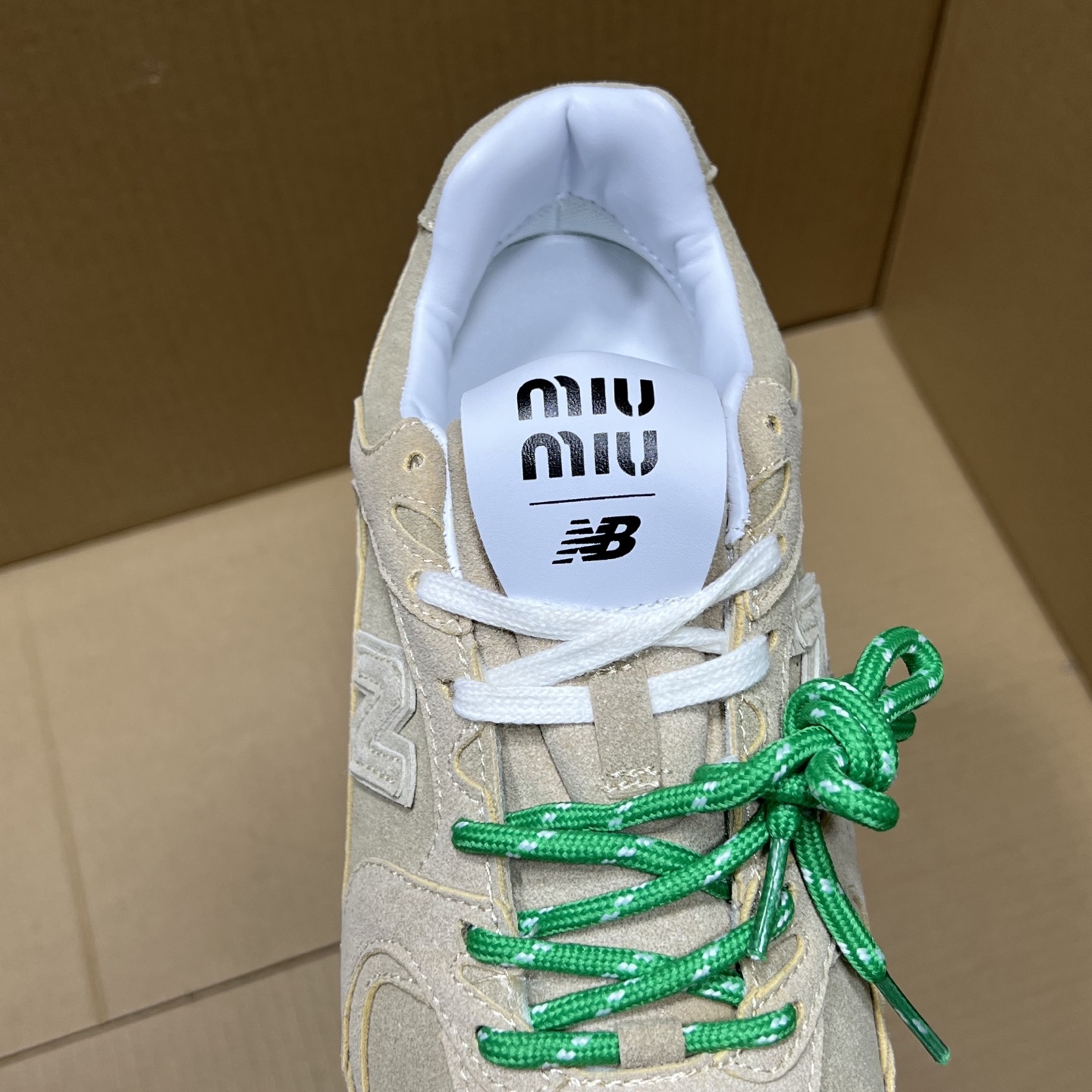 
NB联名miumiu特价新配色！
尺码：35.5-45，全码输出！
品质 价格 都是行业性价比天花板存