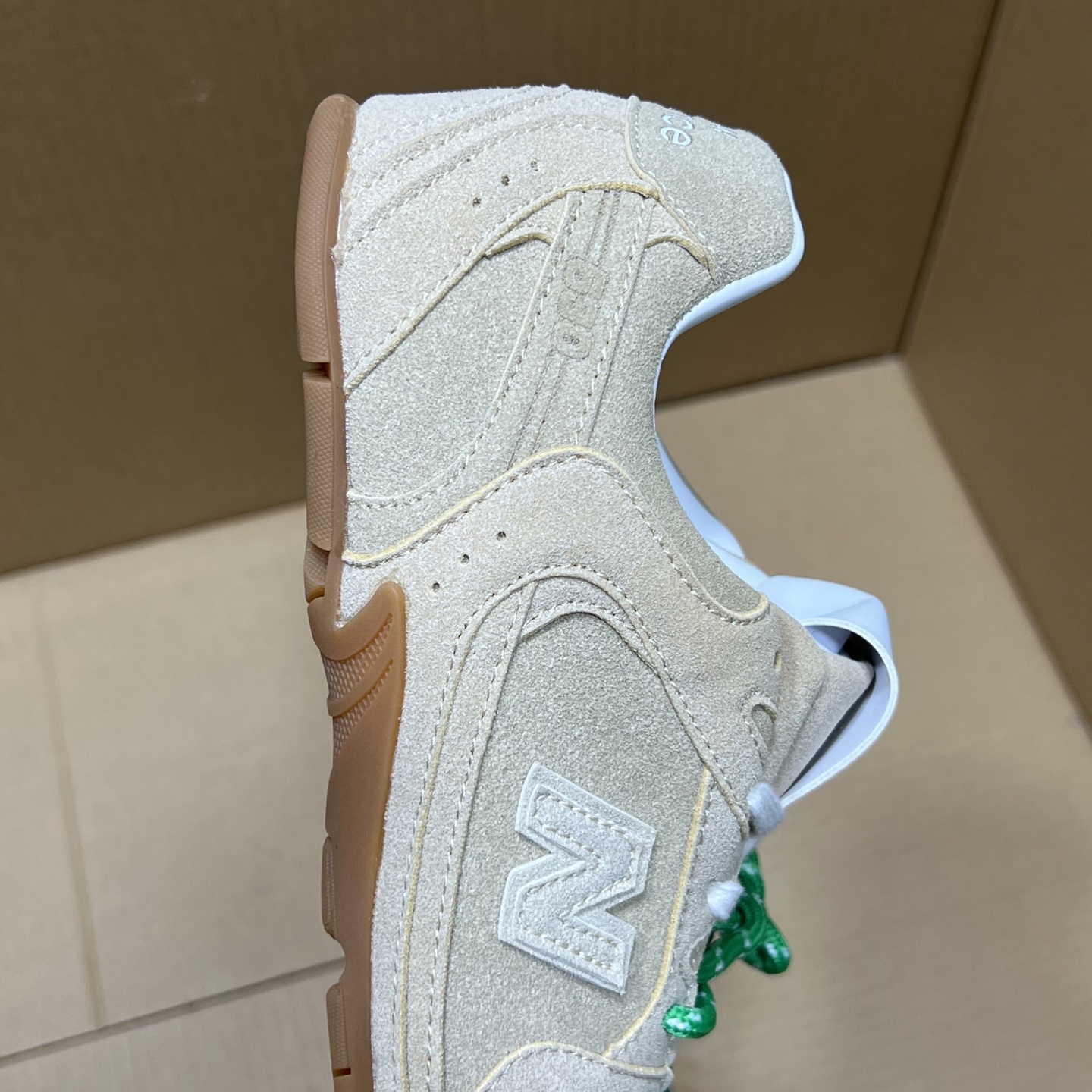 
NB联名miumiu特价新配色！
尺码：35.5-45，全码输出！
品质 价格 都是行业性价比天花板存