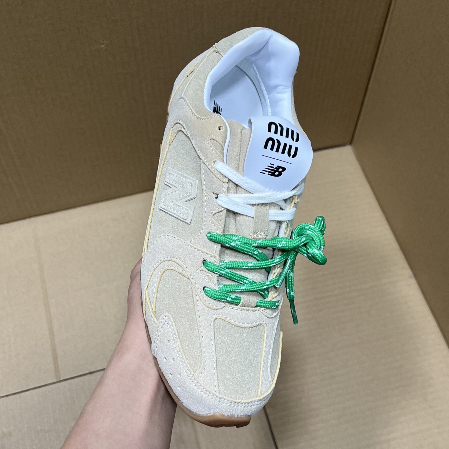 
NB联名miumiu特价新配色！
尺码：35.5-45，全码输出！
品质 价格 都是行业性价比天花板存