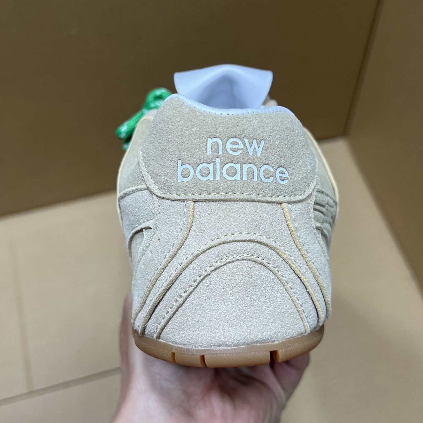 
NB联名miumiu特价新配色！
尺码：35.5-45，全码输出！
品质 价格 都是行业性价比天花板存