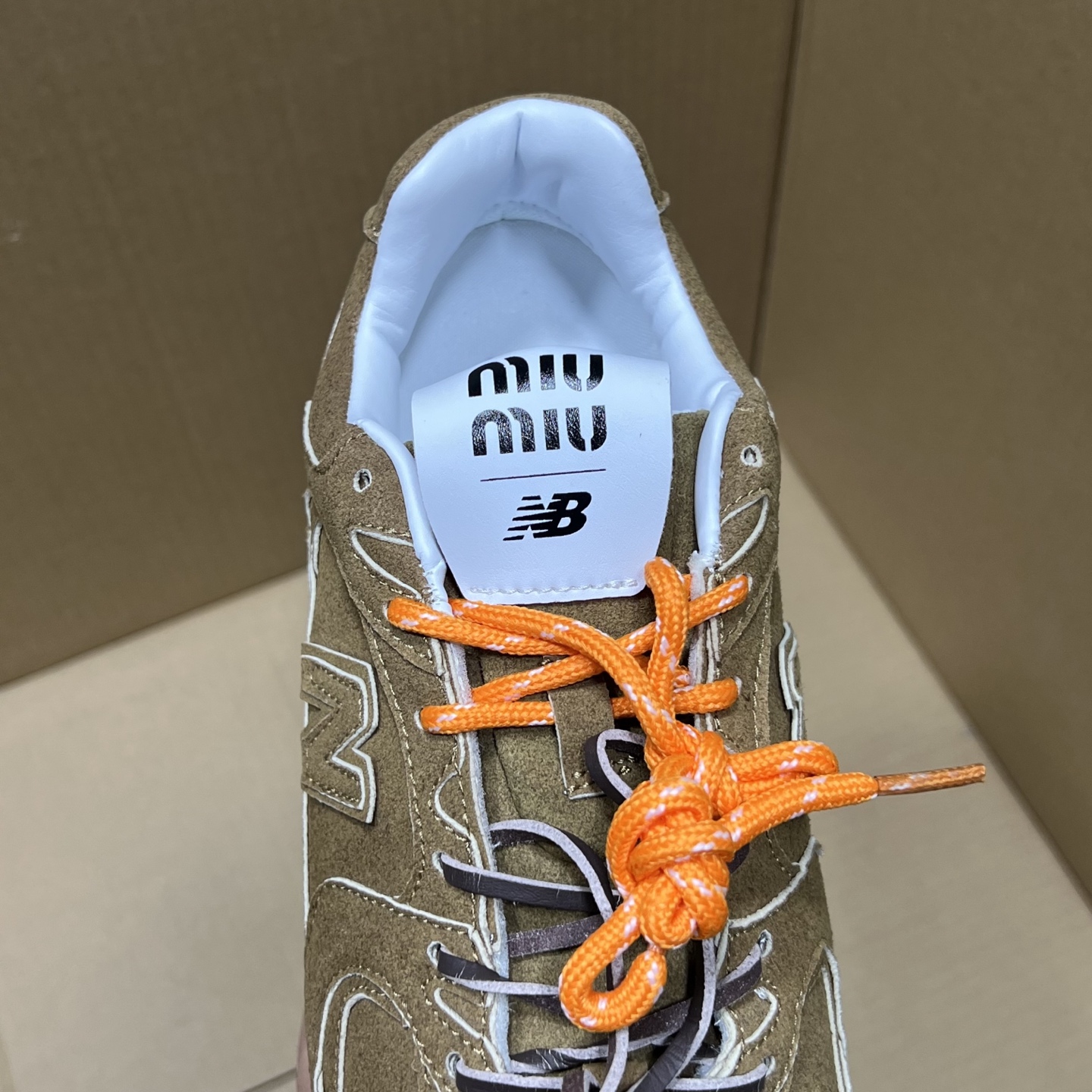 
NB联名miumiu特价新配色！
尺码：35.5-45，全码输出！
品质 价格 都是行业性价比天花板存