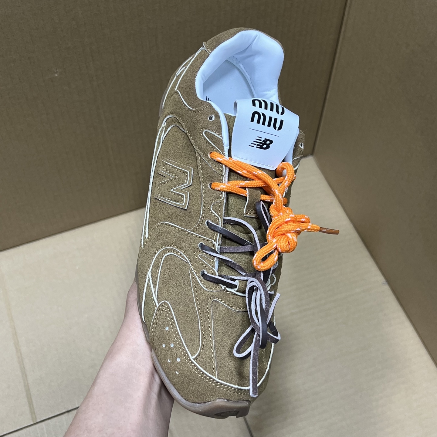 
NB联名miumiu特价新配色！
尺码：35.5-45，全码输出！
品质 价格 都是行业性价比天花板存