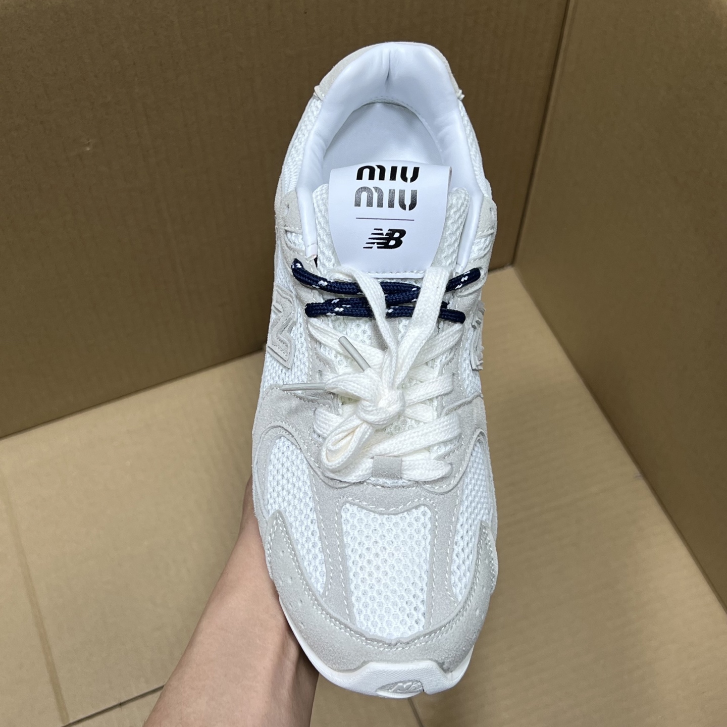
NB联名miumiu特价新配色！
尺码：35.5-45，全码输出！
品质 价格 都是行业性价比天花板存
