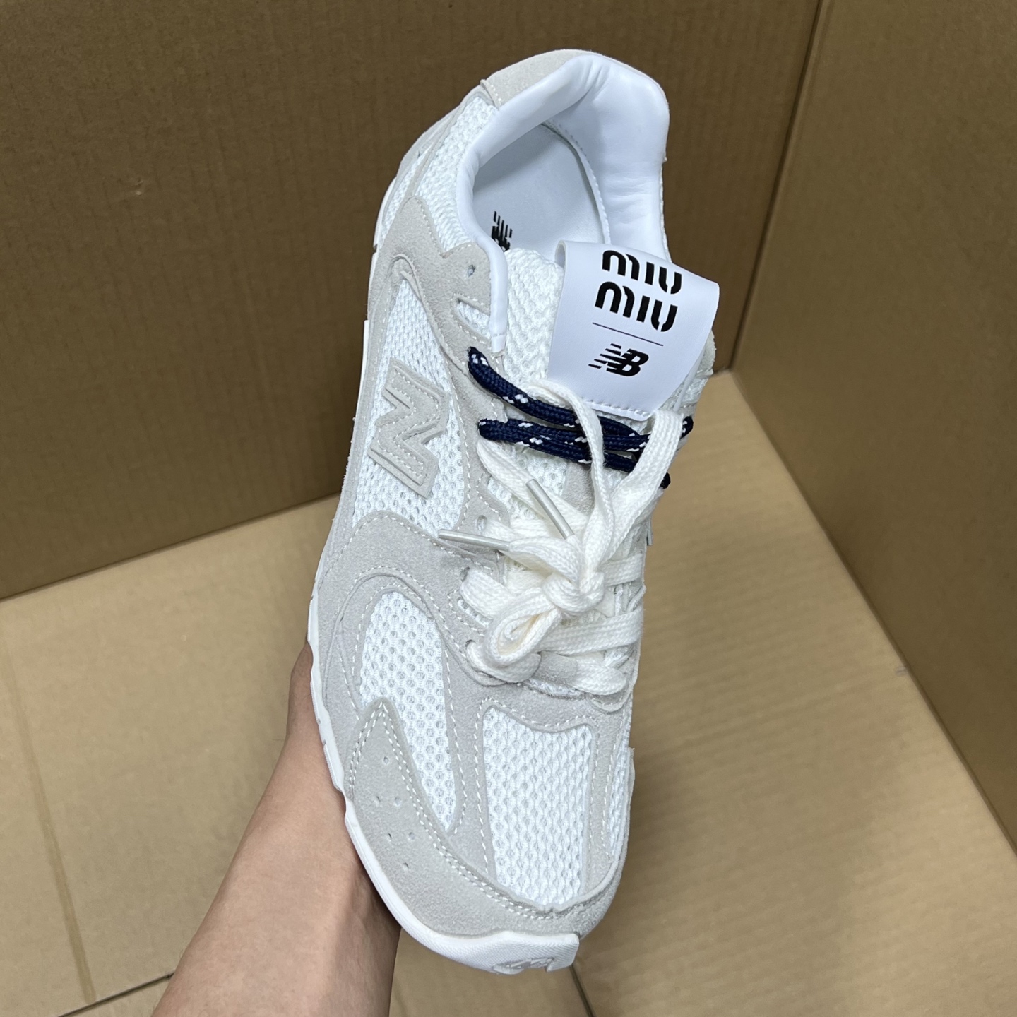 
NB联名miumiu特价新配色！
尺码：35.5-45，全码输出！
品质 价格 都是行业性价比天花板存