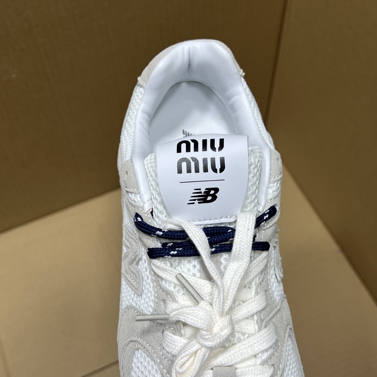 
NB联名miumiu特价新配色！
尺码：35.5-45，全码输出！
品质 价格 都是行业性价比天花板存