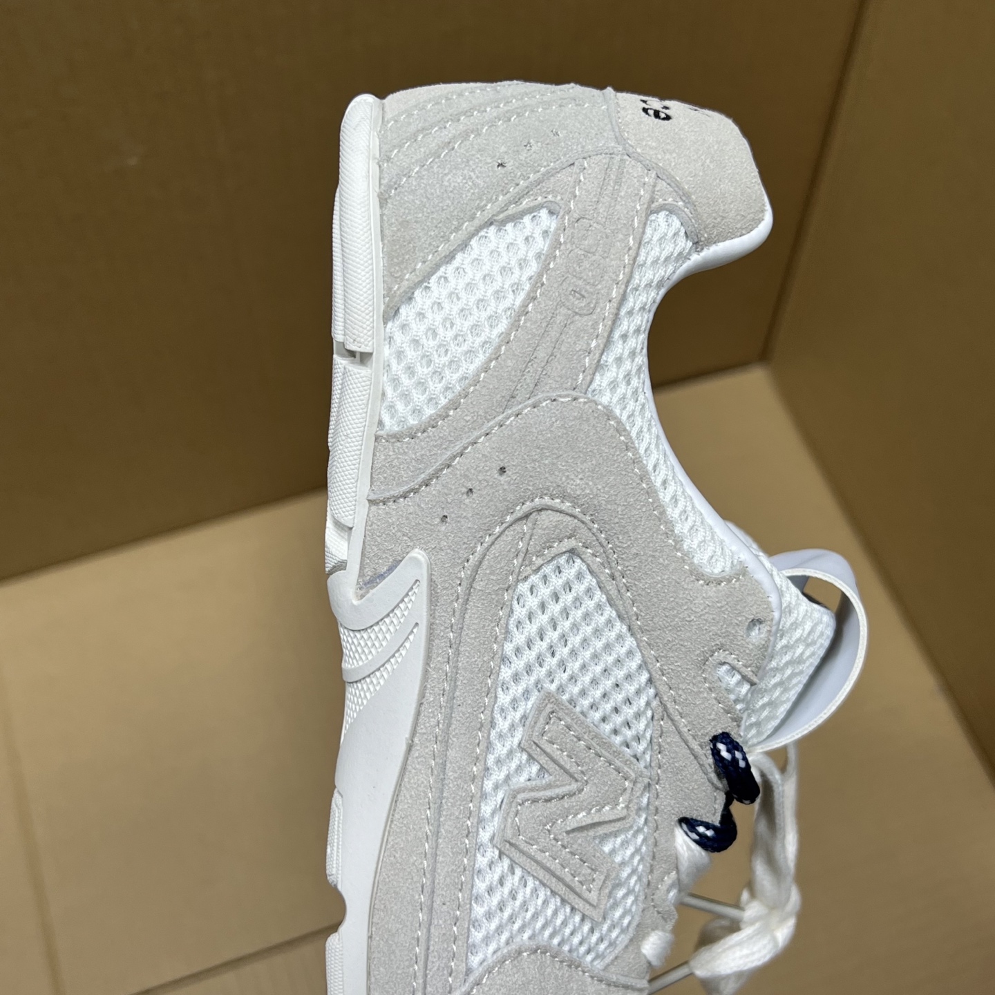 
NB联名miumiu特价新配色！
尺码：35.5-45，全码输出！
品质 价格 都是行业性价比天花板存