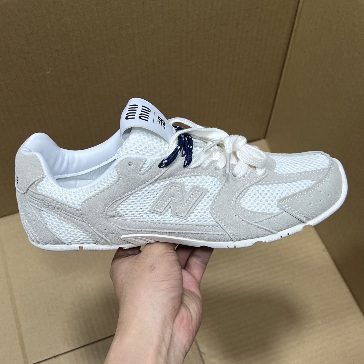 
NB联名miumiu特价新配色！
尺码：35.5-45，全码输出！
品质 价格 都是行业性价比天花板存