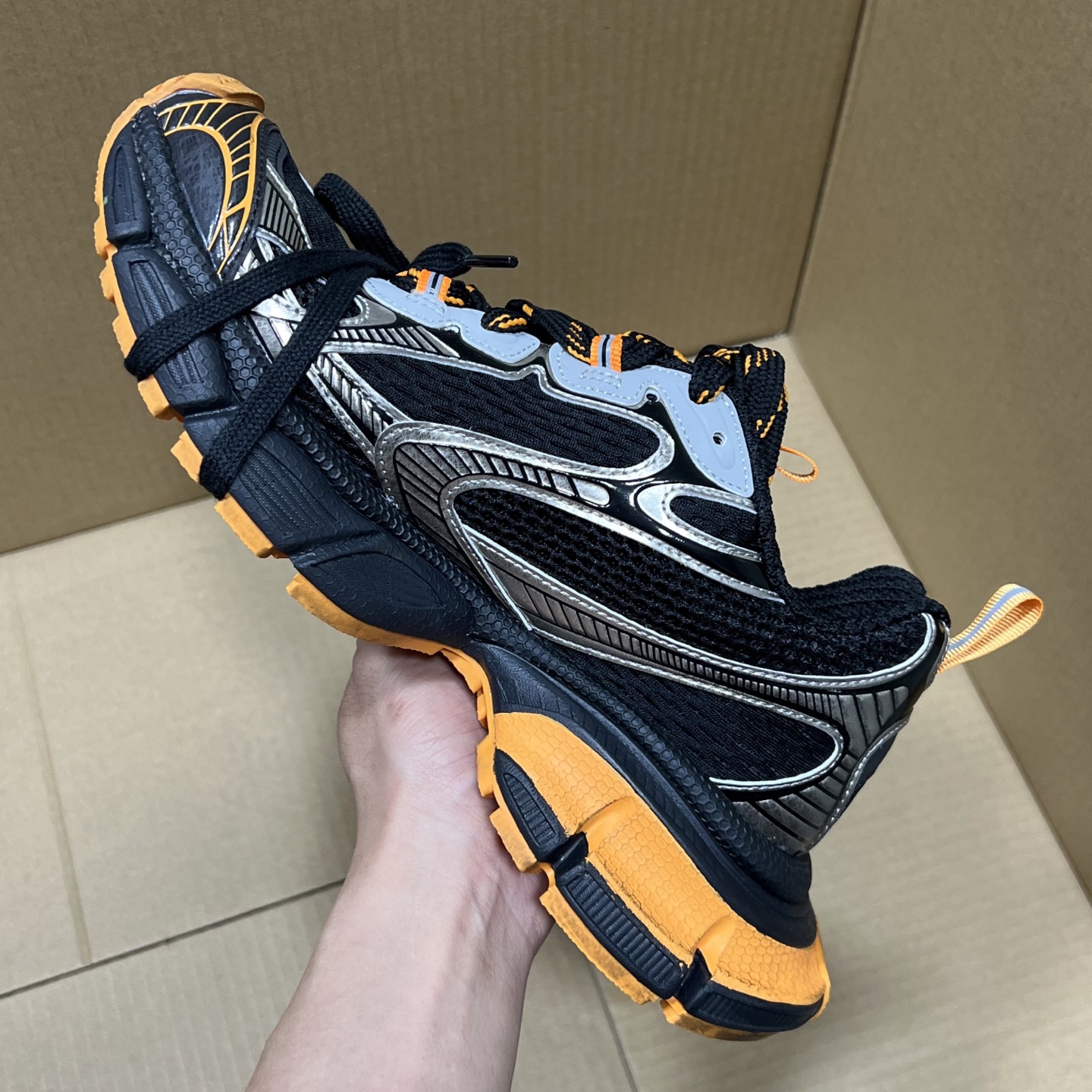 福利特价 
 Balenciaga 巴黎世家 3XL 颜色自取
货号：性价比
尺码：35 36 37 3