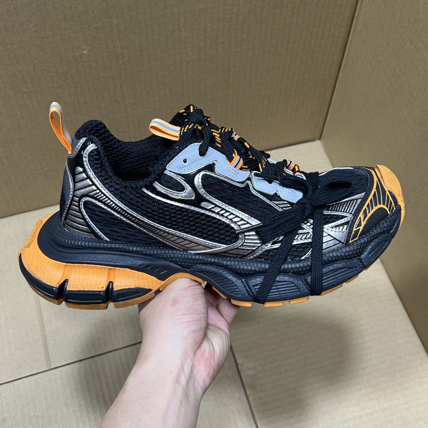 福利特价 
 Balenciaga 巴黎世家 3XL 颜色自取
货号：性价比
尺码：35 36 37 3