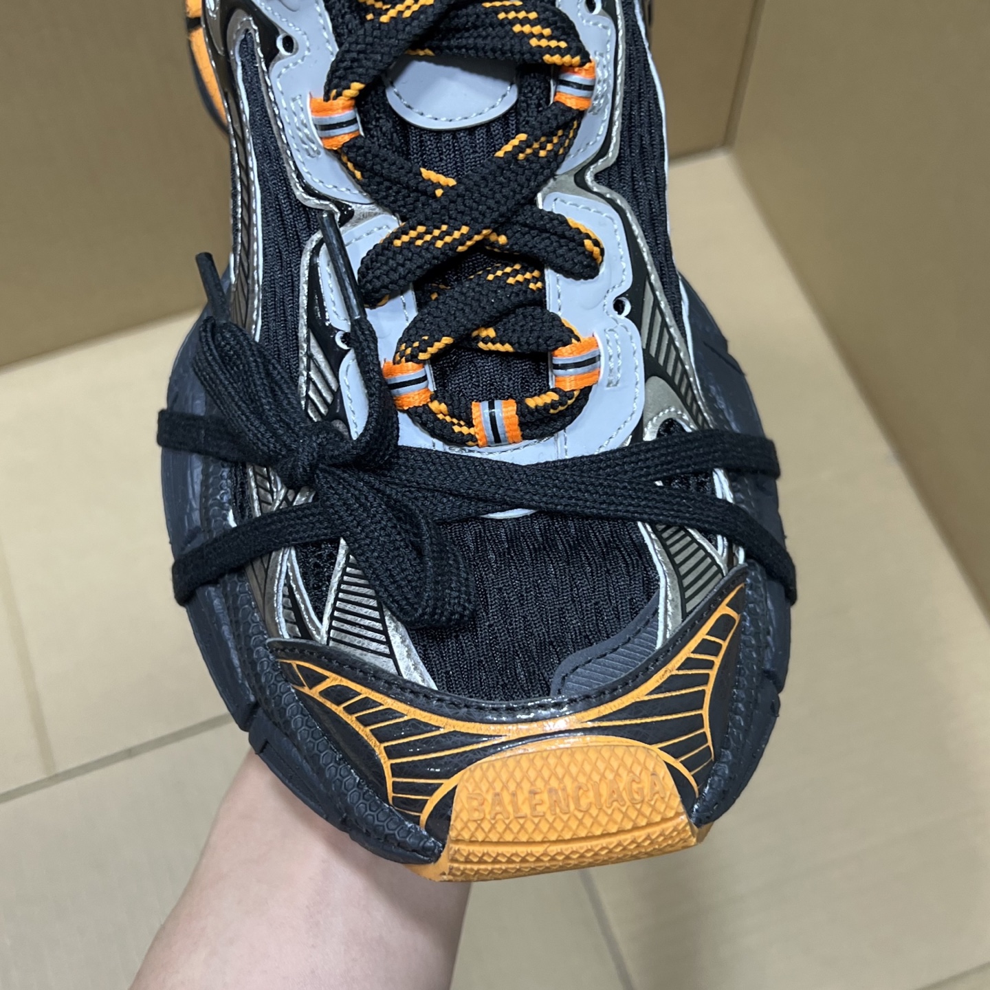 福利特价 
 Balenciaga 巴黎世家 3XL 颜色自取
货号：性价比
尺码：35 36 37 3