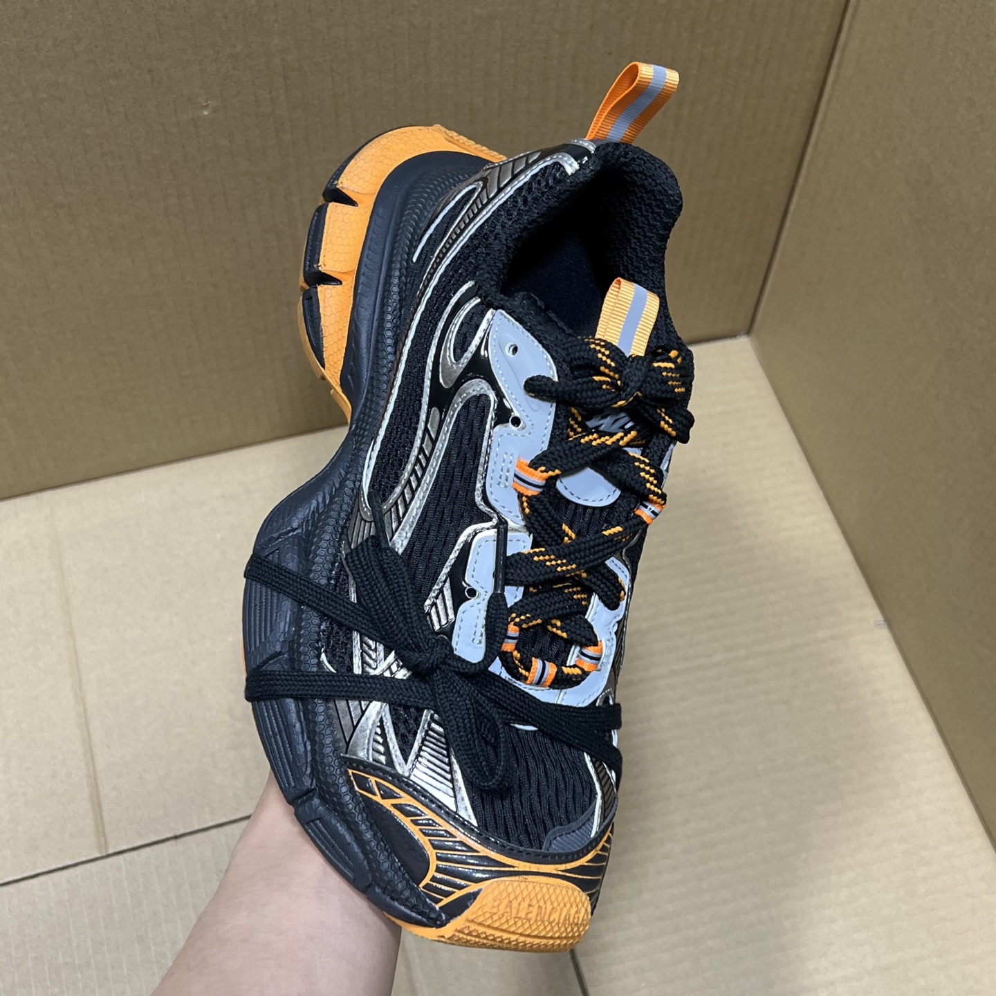 福利特价 
 Balenciaga 巴黎世家 3XL 颜色自取
货号：性价比
尺码：35 36 37 3