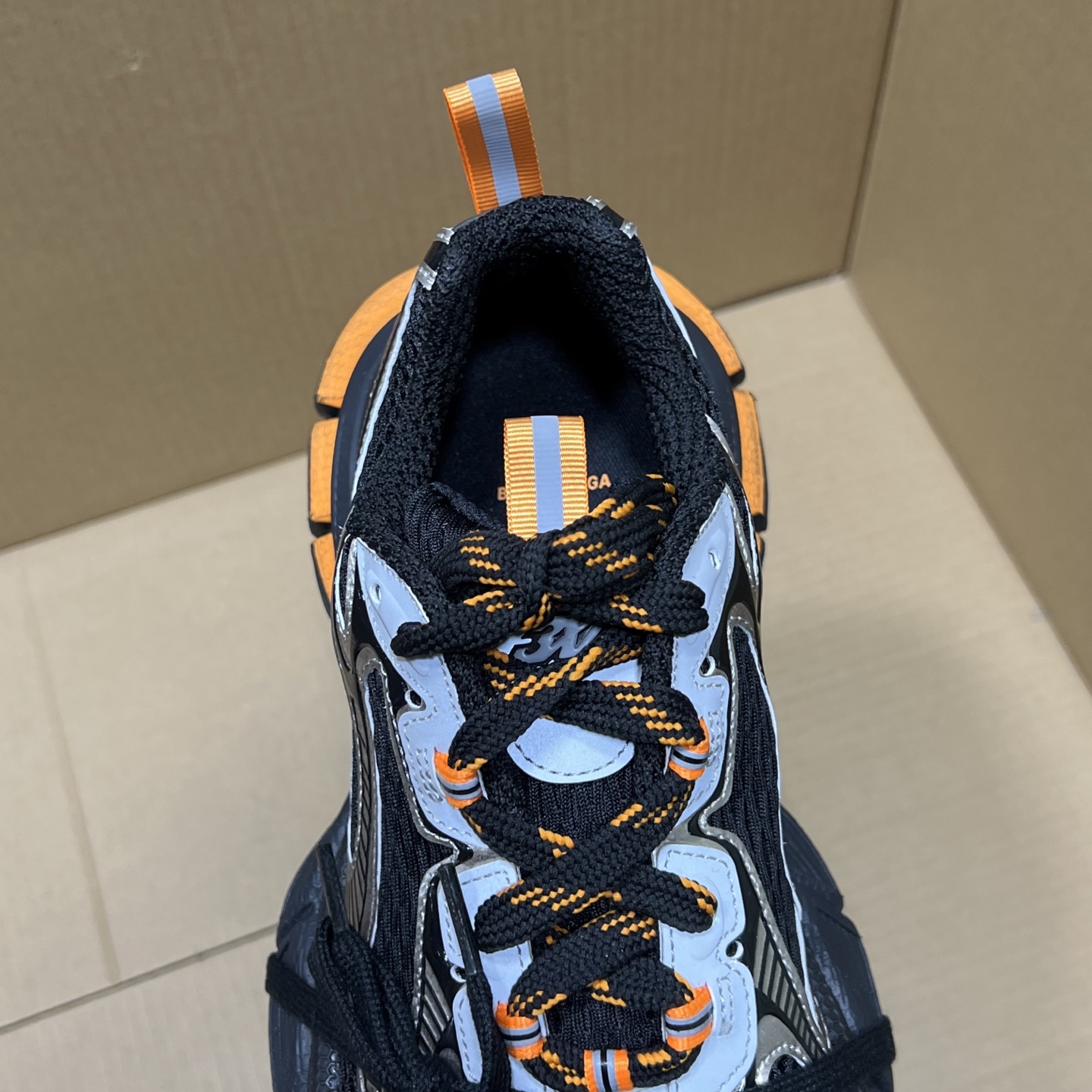 福利特价 
 Balenciaga 巴黎世家 3XL 颜色自取
货号：性价比
尺码：35 36 37 3