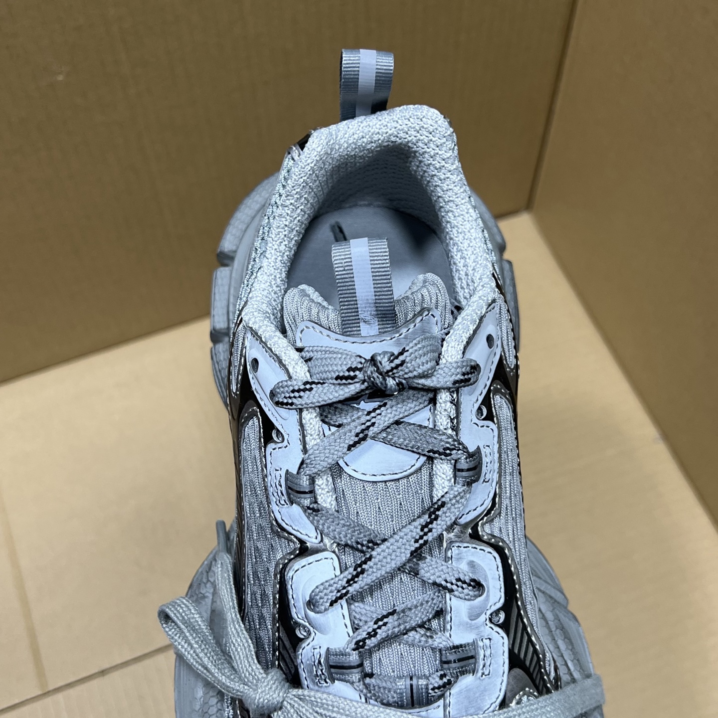 福利特价 
 Balenciaga 巴黎世家 3XL 颜色自取
货号：性价比
尺码：35 36 37 3